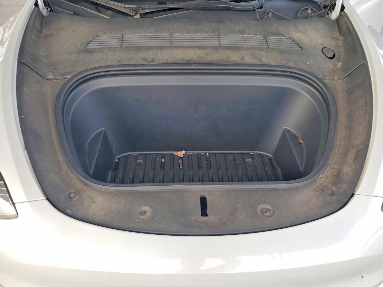 2022 Tesla Model Y White vin: 7SAYGAEE7NF337527