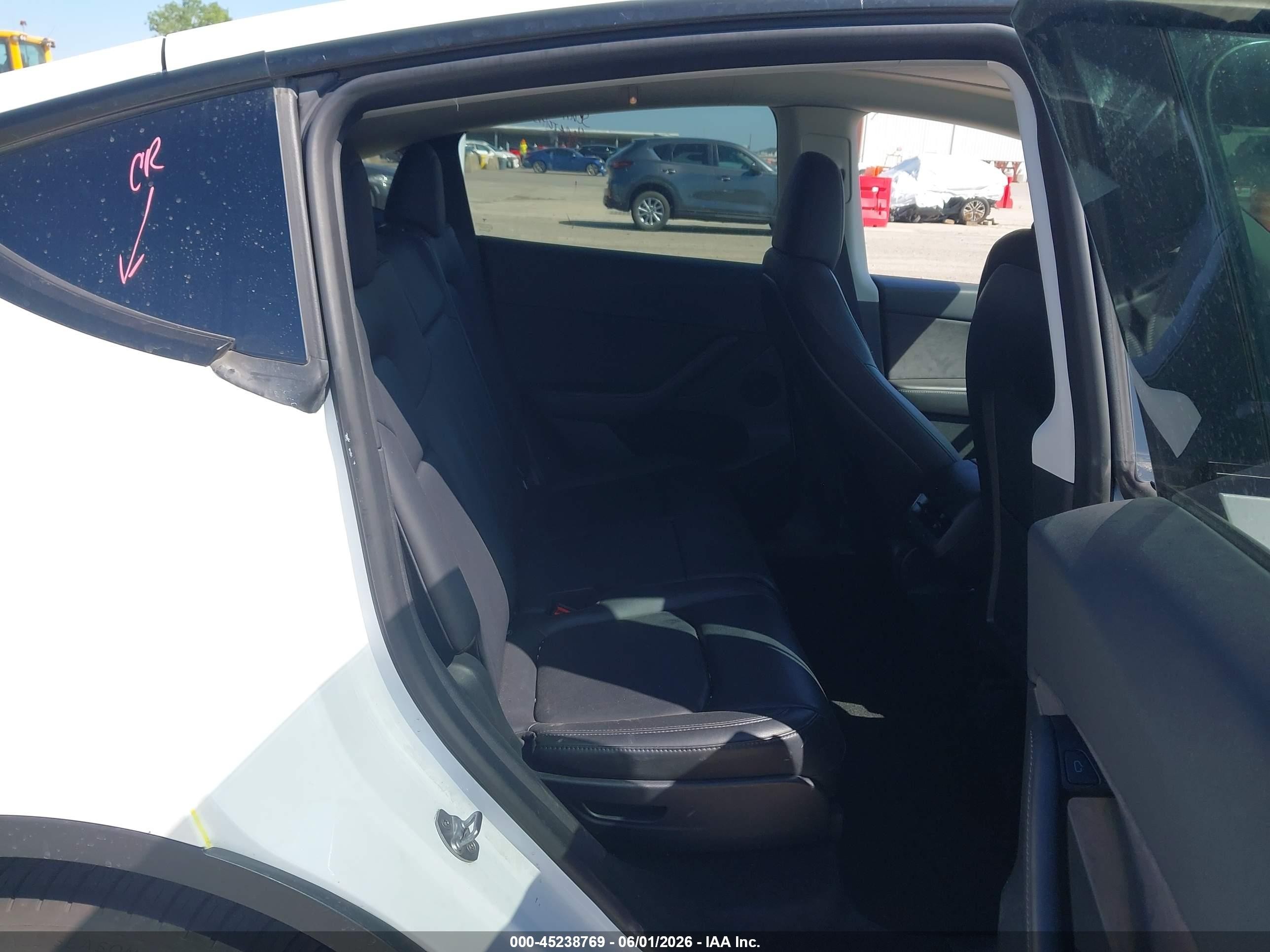 2023 Tesla Model Y   Белый vin: 7SAYGAEE7PF708463