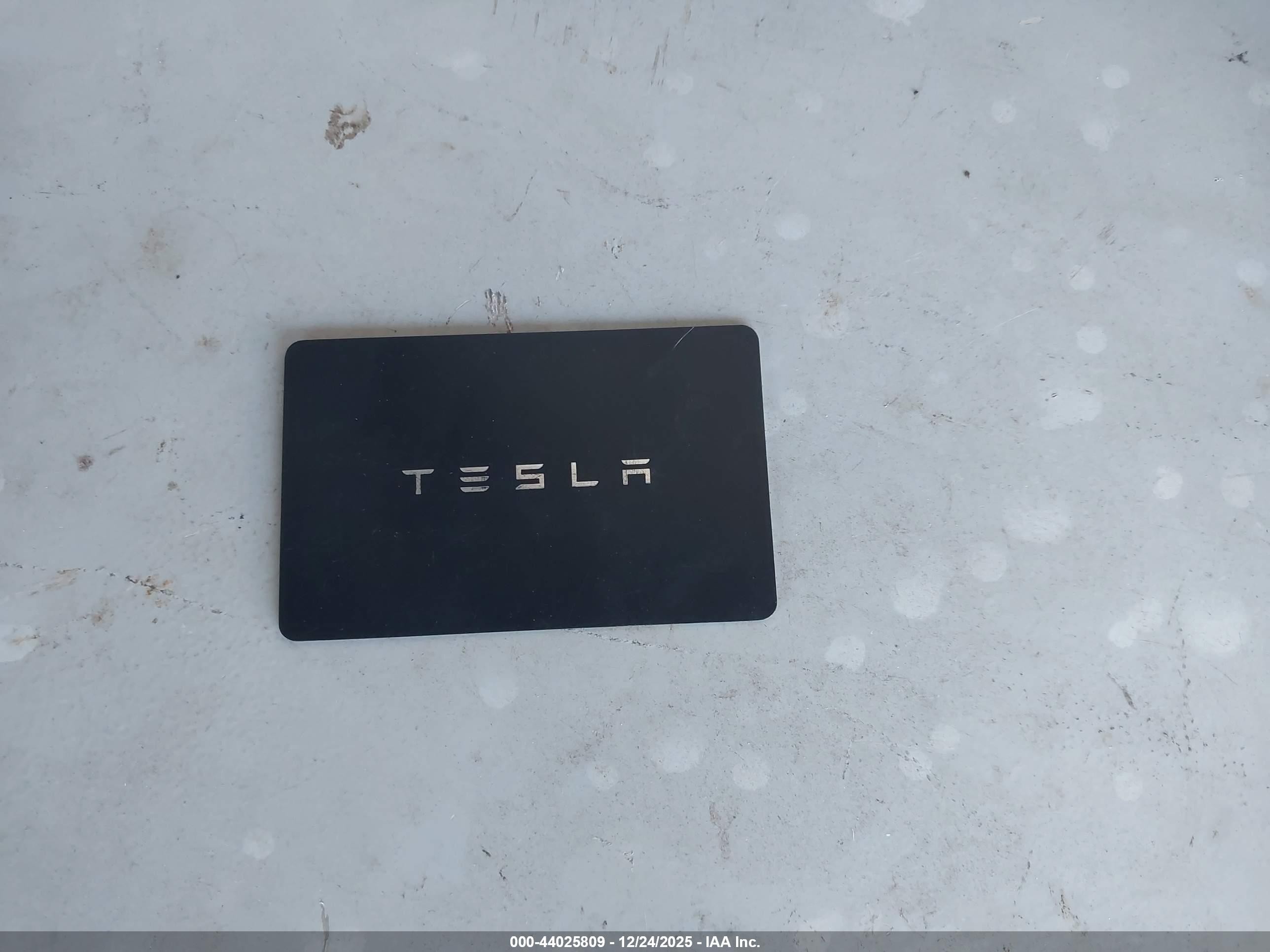 2022 Tesla Model Y Long Range Dual Motor All-wheel Drive Белый vin: 7SAYGAEE8NF540779