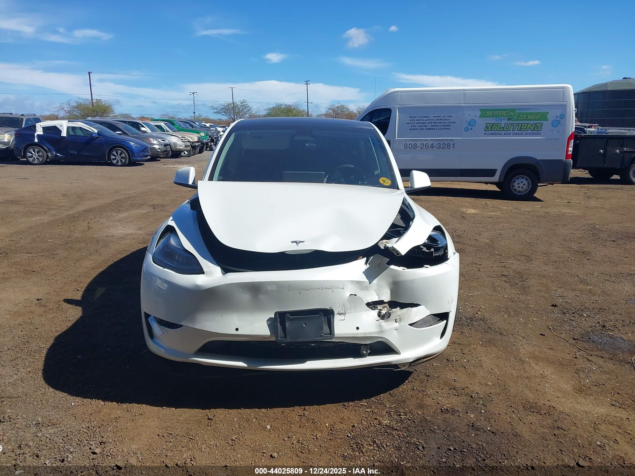 2022 Tesla Model Y Long Range Dual Motor All-wheel Drive Белый vin: 7SAYGAEE8NF540779