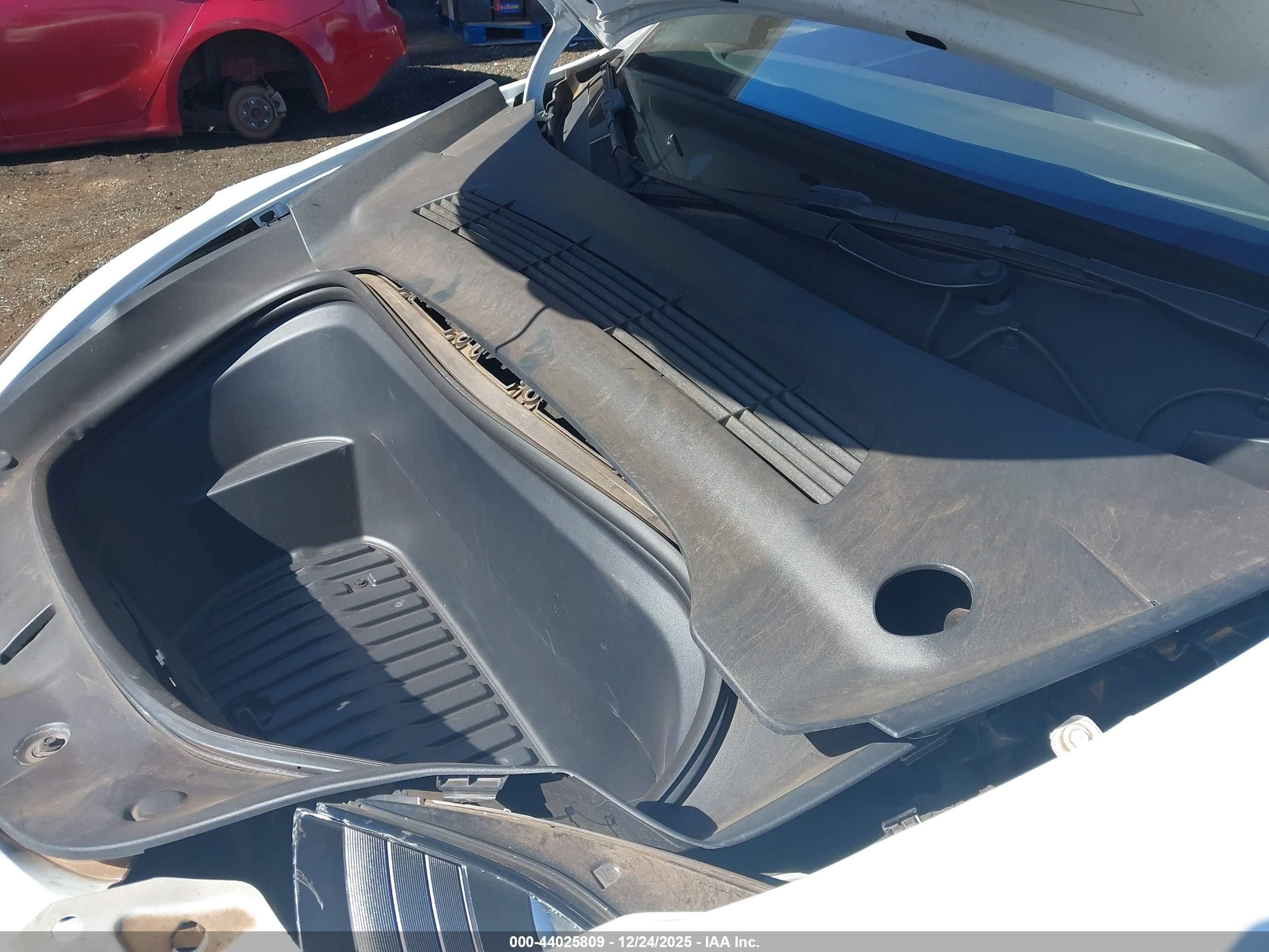 2022 Tesla Model Y Long Range Dual Motor All-wheel Drive Белый vin: 7SAYGAEE8NF540779