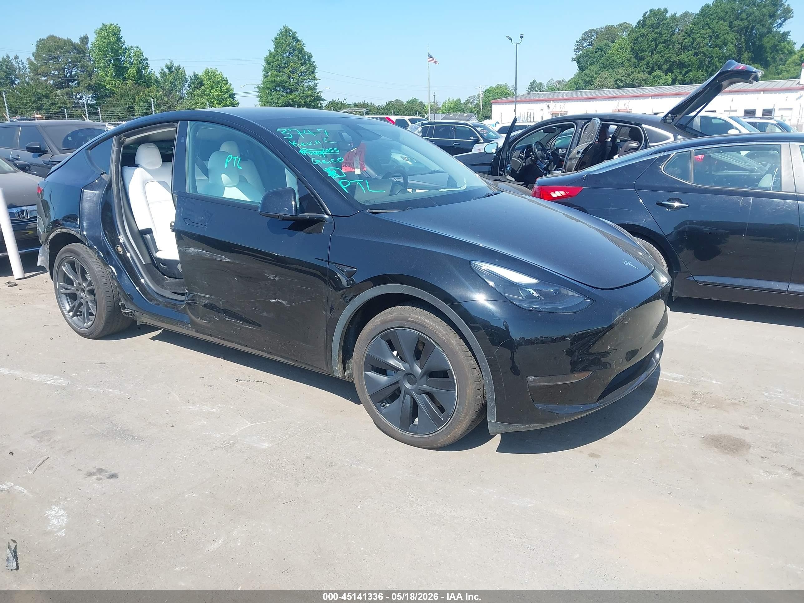 2024 Tesla Model Y Long Range Dual Motor All-wheel Drive Black vin: 7SAYGAEE8RF150268