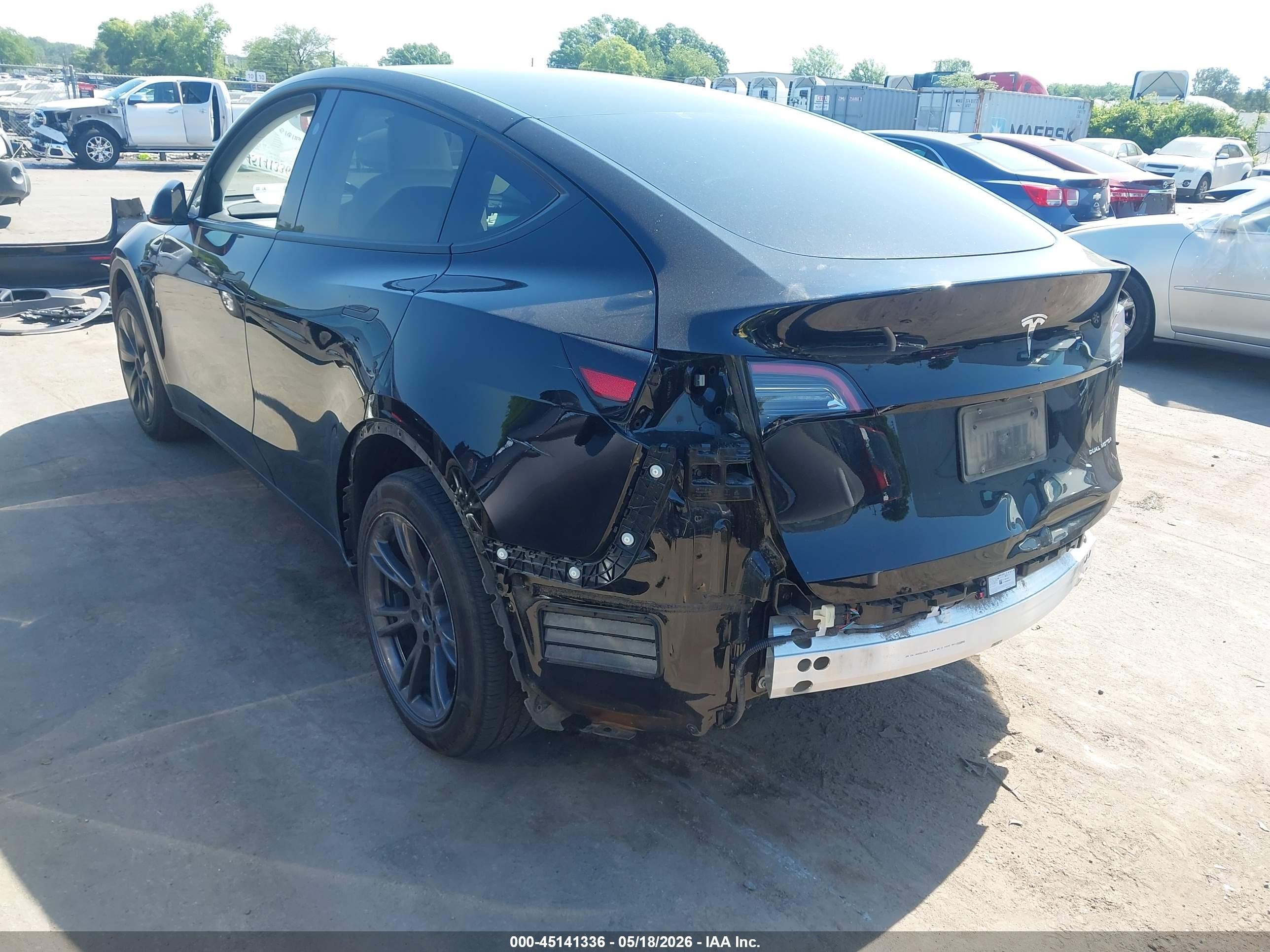 2024 Tesla Model Y Long Range Dual Motor All-wheel Drive Black vin: 7SAYGAEE8RF150268