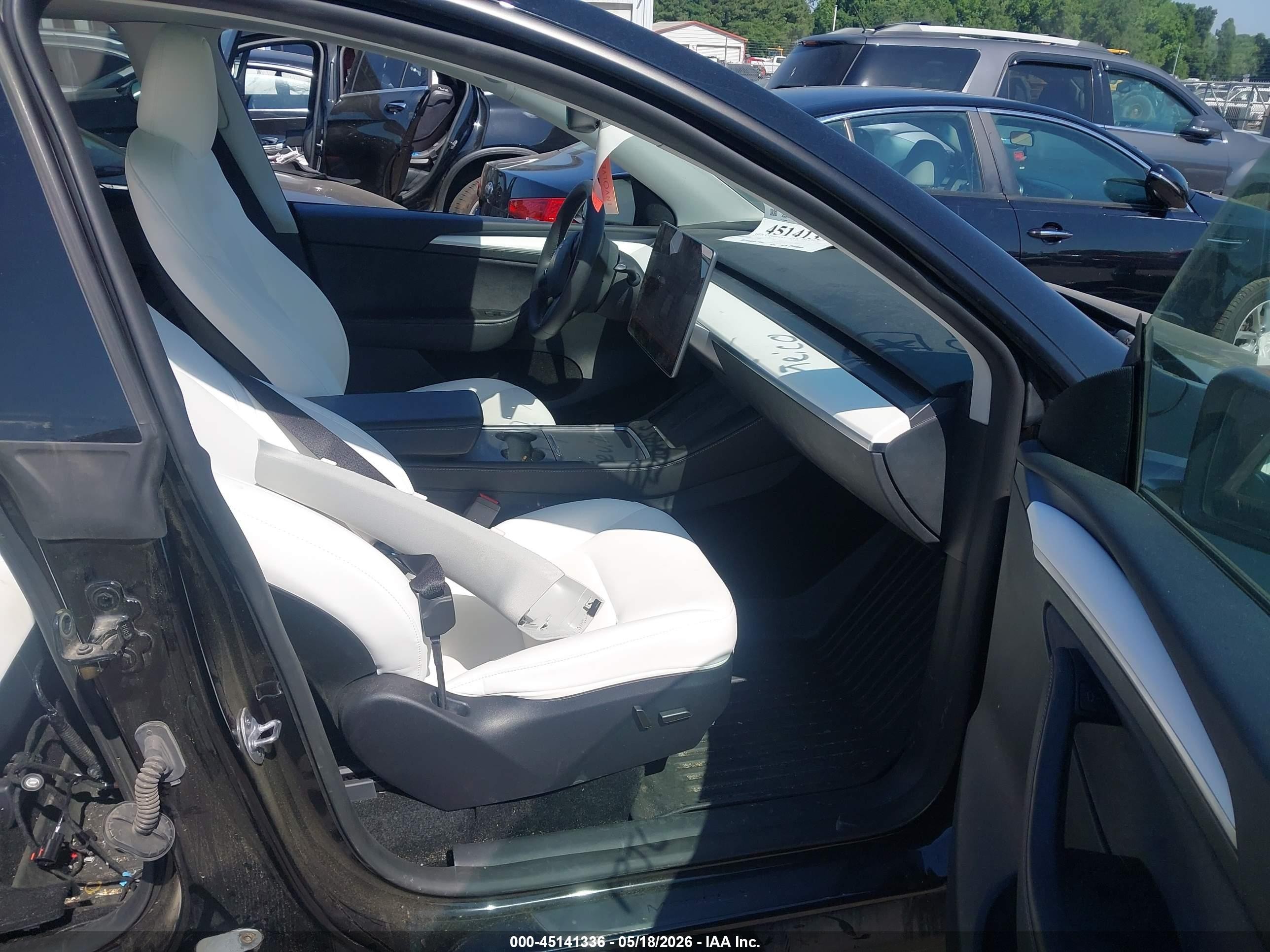 2024 Tesla Model Y Long Range Dual Motor All-wheel Drive Black vin: 7SAYGAEE8RF150268