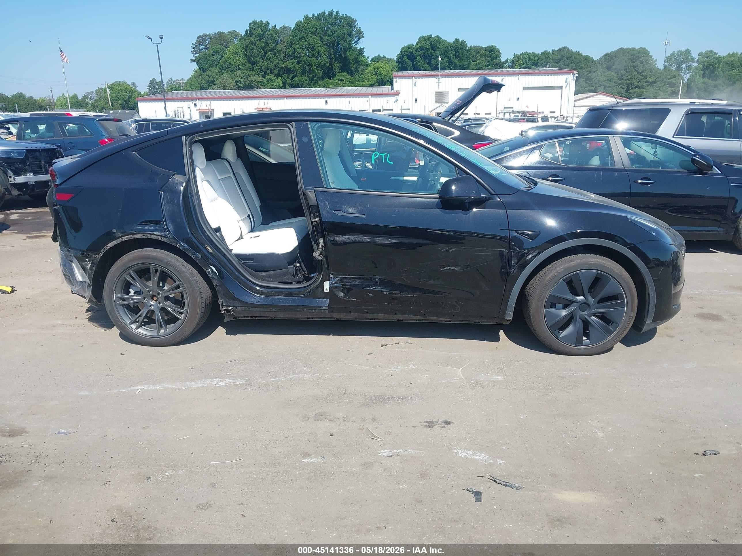 2024 Tesla Model Y Long Range Dual Motor All-wheel Drive Black vin: 7SAYGAEE8RF150268