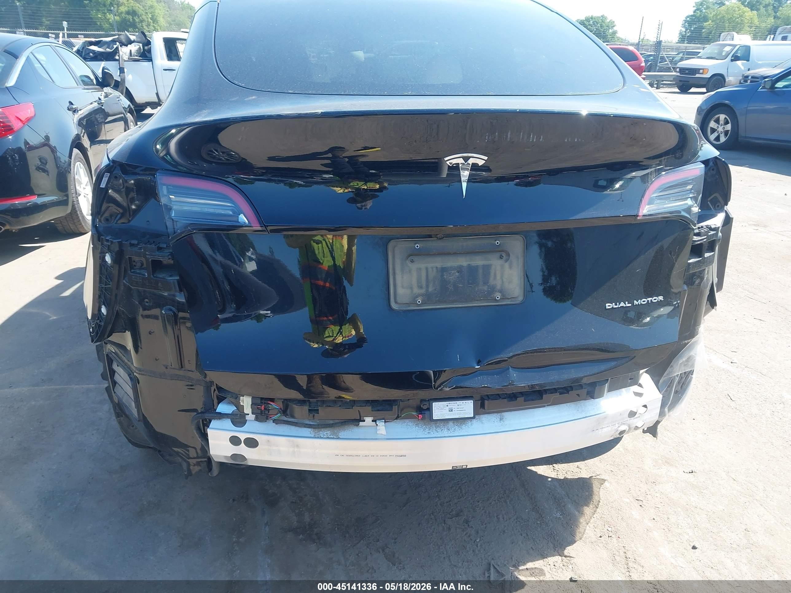 2024 Tesla Model Y Long Range Dual Motor All-wheel Drive Black vin: 7SAYGAEE8RF150268