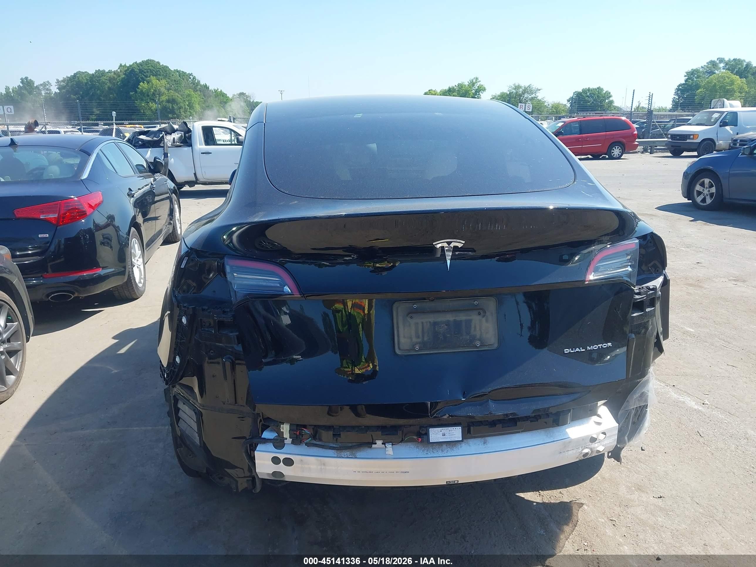 2024 Tesla Model Y Long Range Dual Motor All-wheel Drive Black vin: 7SAYGAEE8RF150268