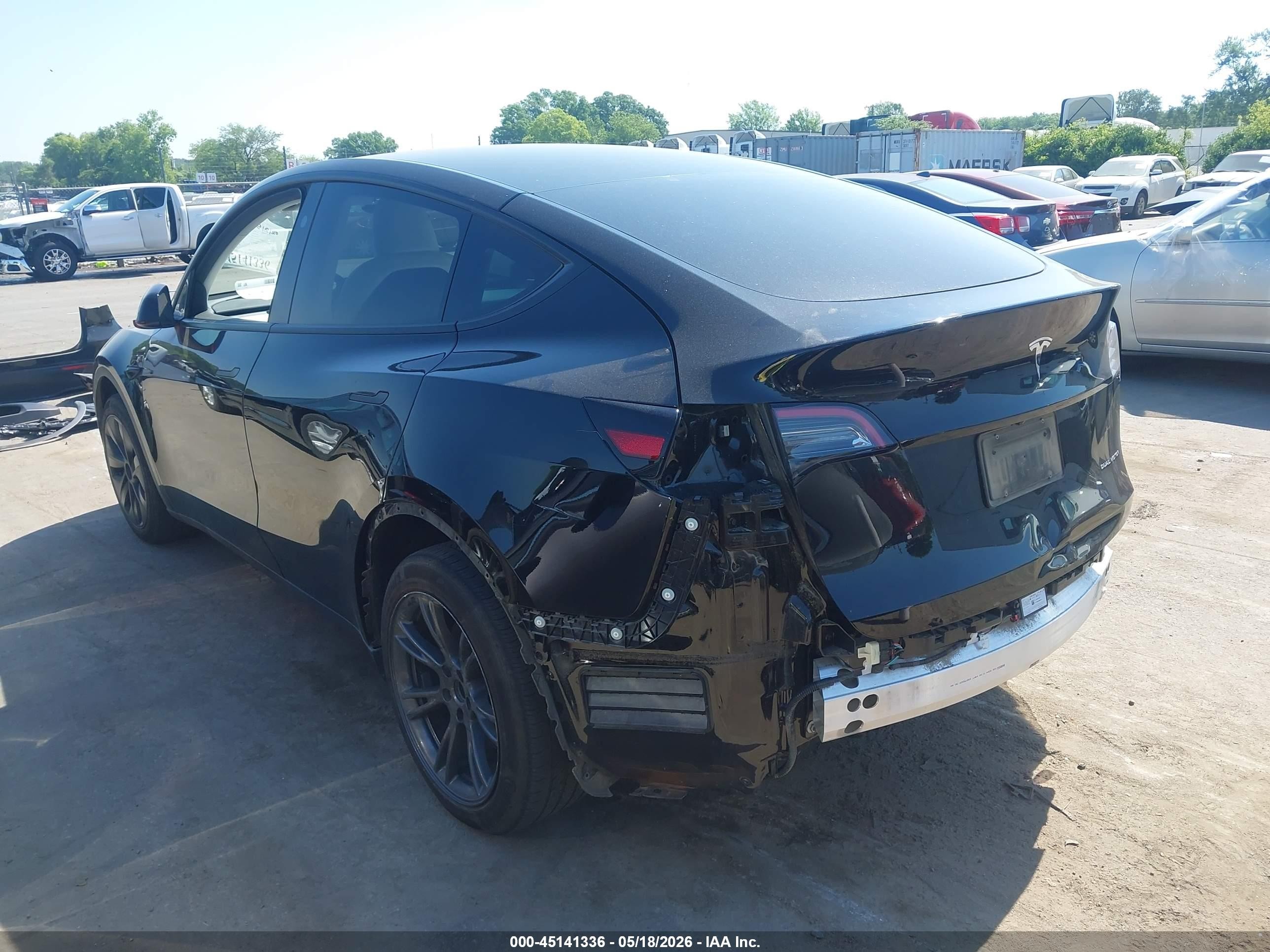 2024 Tesla Model Y Long Range Dual Motor All-wheel Drive Black vin: 7SAYGAEE8RF150268