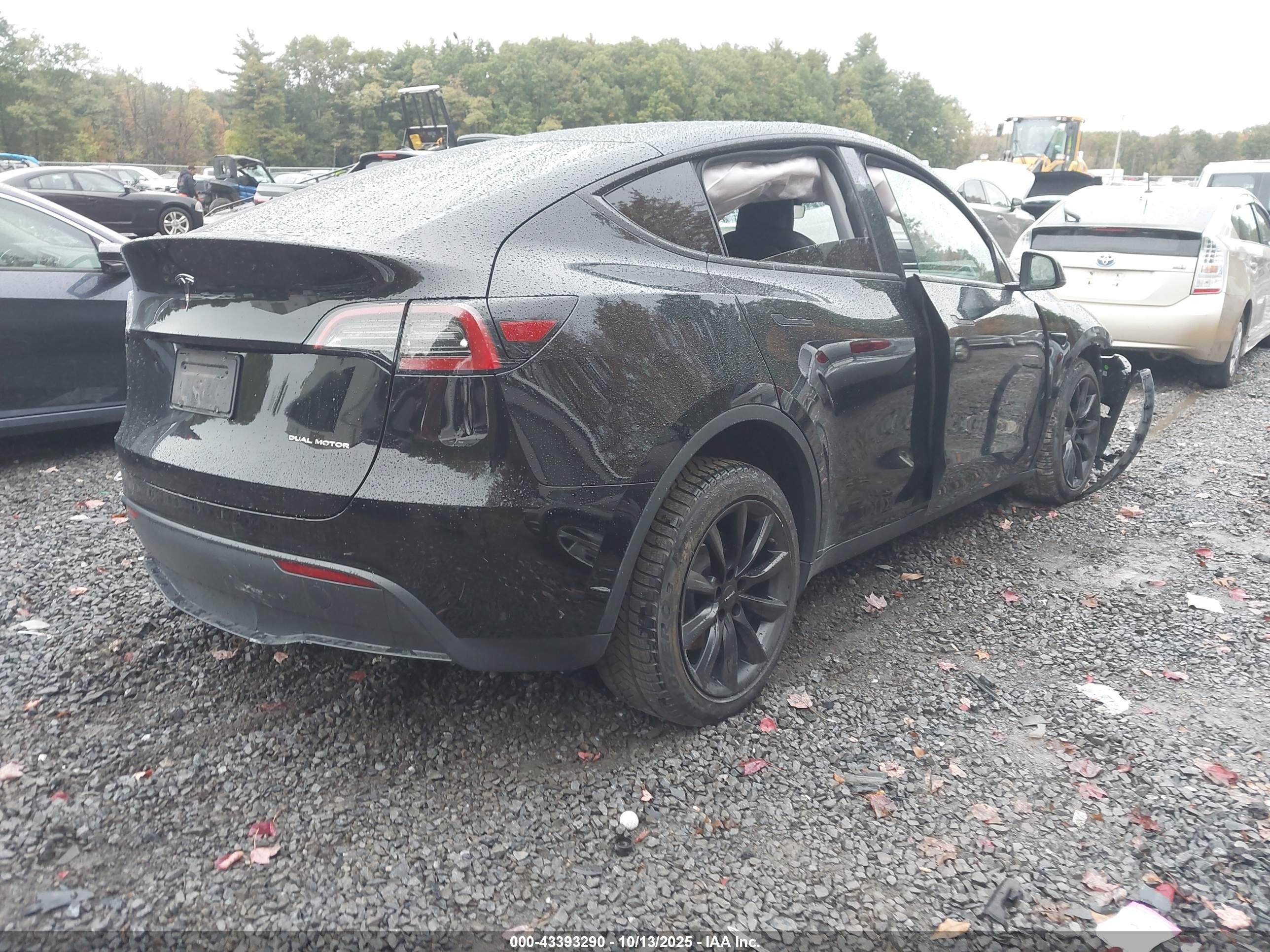 2024 Tesla Model Y Long Range Dual Motor All-wheel Drive Black vin: 7SAYGAEEXRF060832