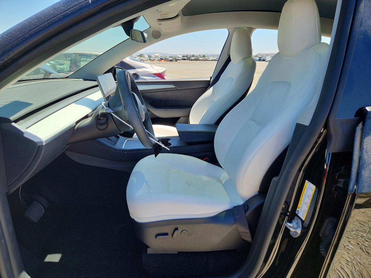 2025 Tesla Model Y Black vin: 7SAYGAEEXSF271552