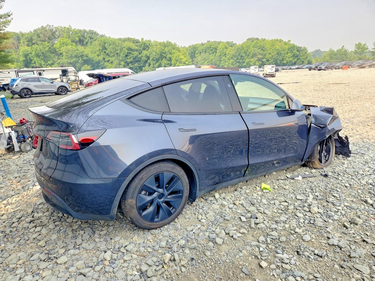 2024 Tesla Model Y Silver vin: 7SAYGDED0RF191017