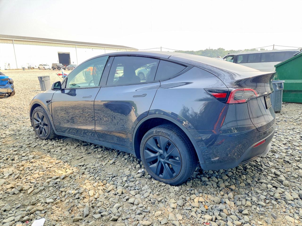 2024 Tesla Model Y Silver vin: 7SAYGDED0RF191017