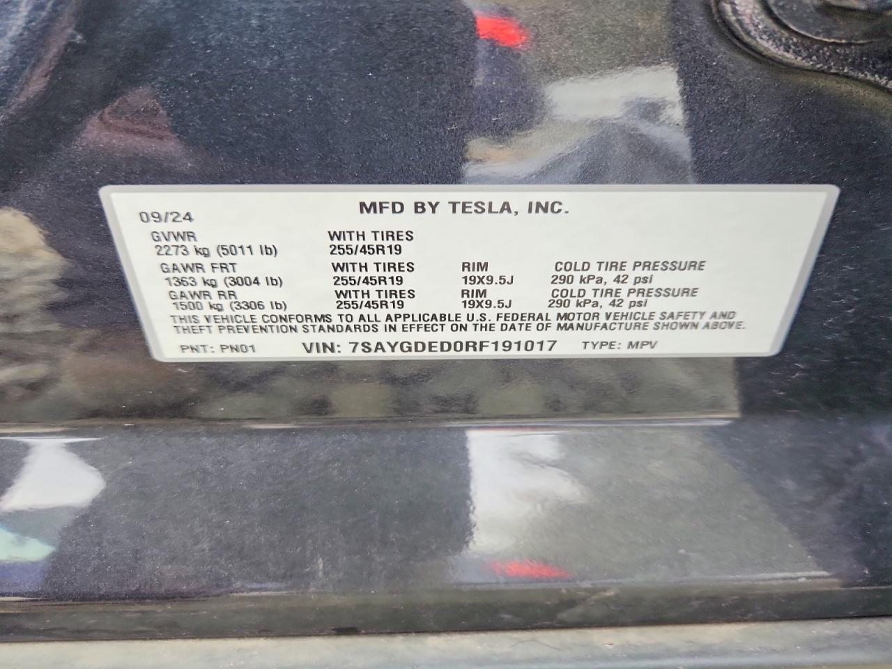2024 Tesla Model Y Silver vin: 7SAYGDED0RF191017