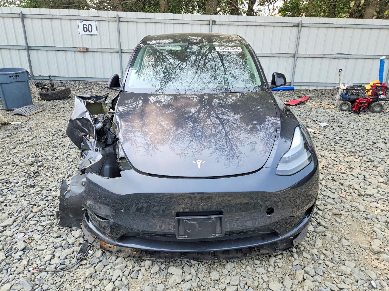 2024 Tesla Model Y Silver vin: 7SAYGDED0RF191017