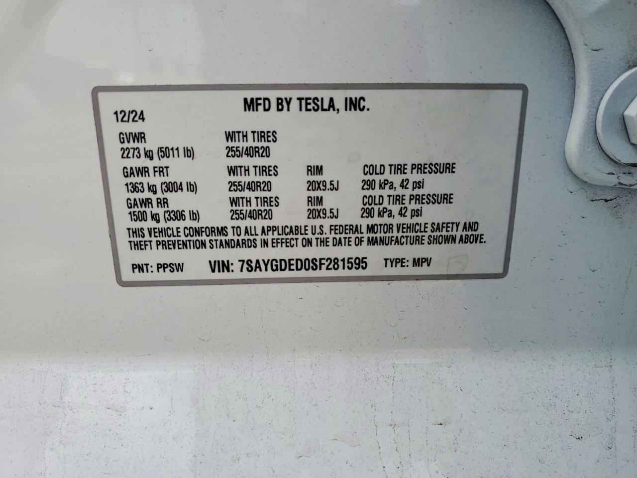 2025 Tesla Model Y White vin: 7SAYGDED0SF281595