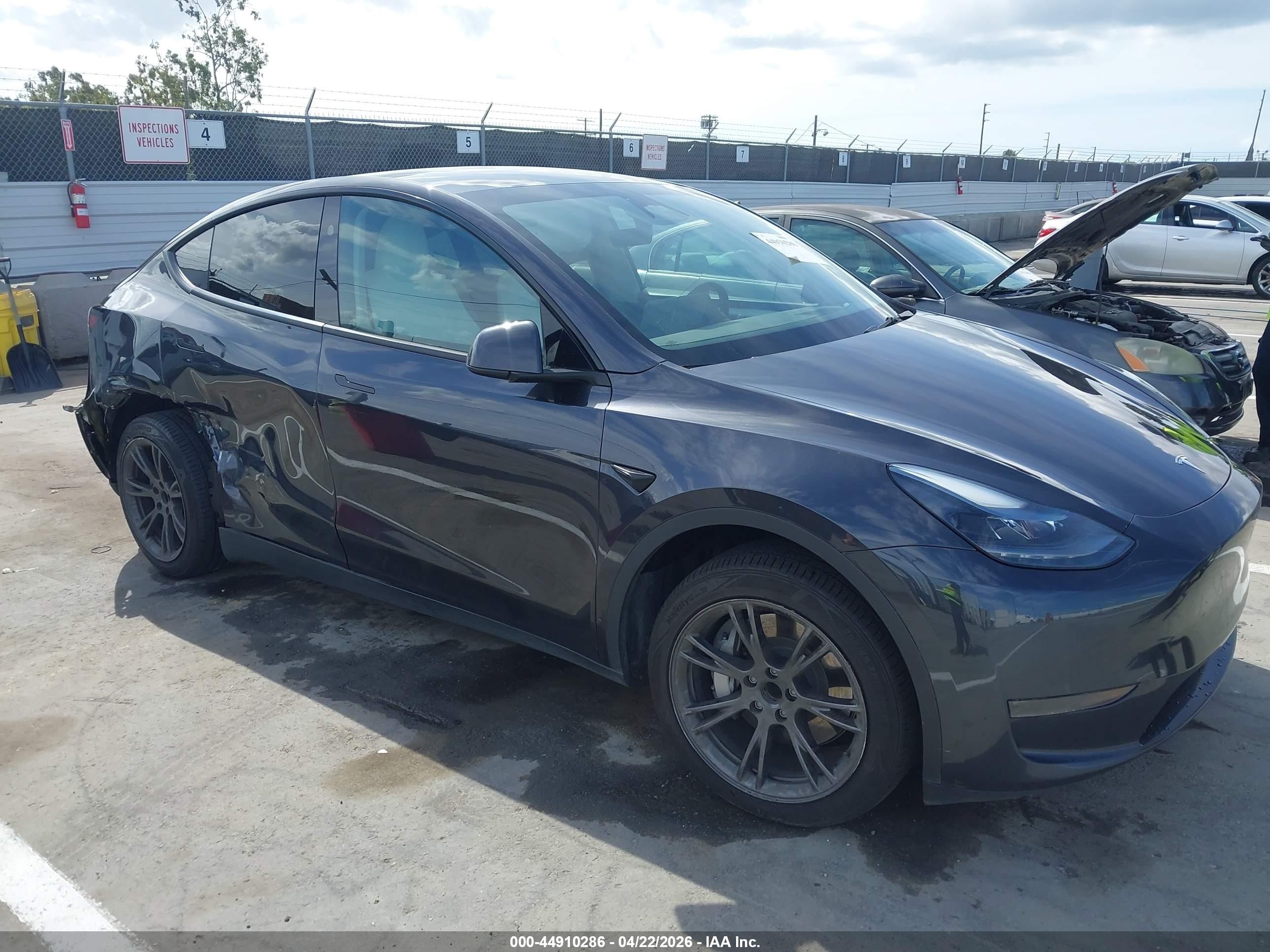 2024 Tesla Model Y Long Range Single Motor Rear-wheel Drive/rwd Black vin: 7SAYGDED1RF199482