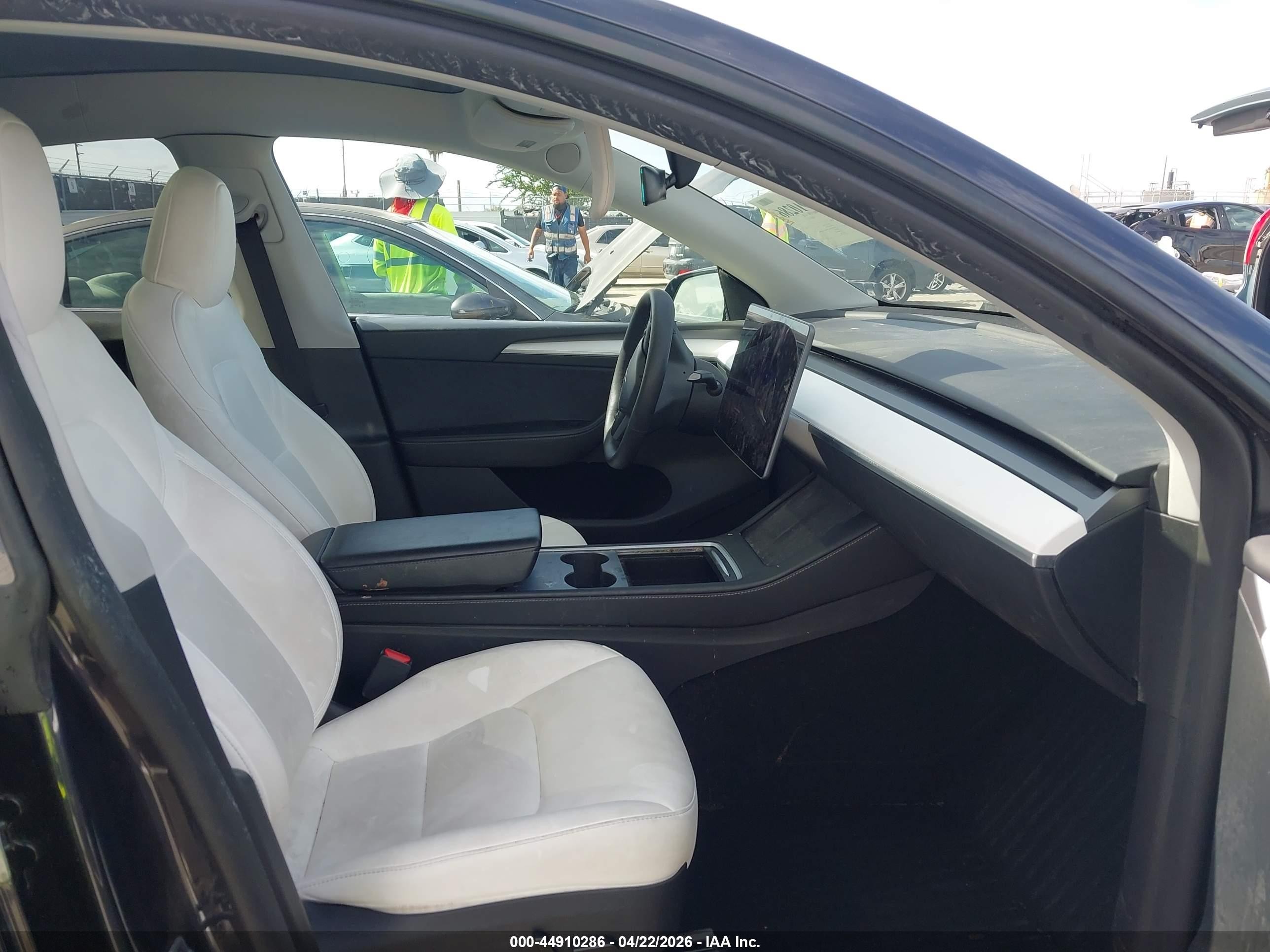 2024 Tesla Model Y Long Range Single Motor Rear-wheel Drive/rwd Black vin: 7SAYGDED1RF199482