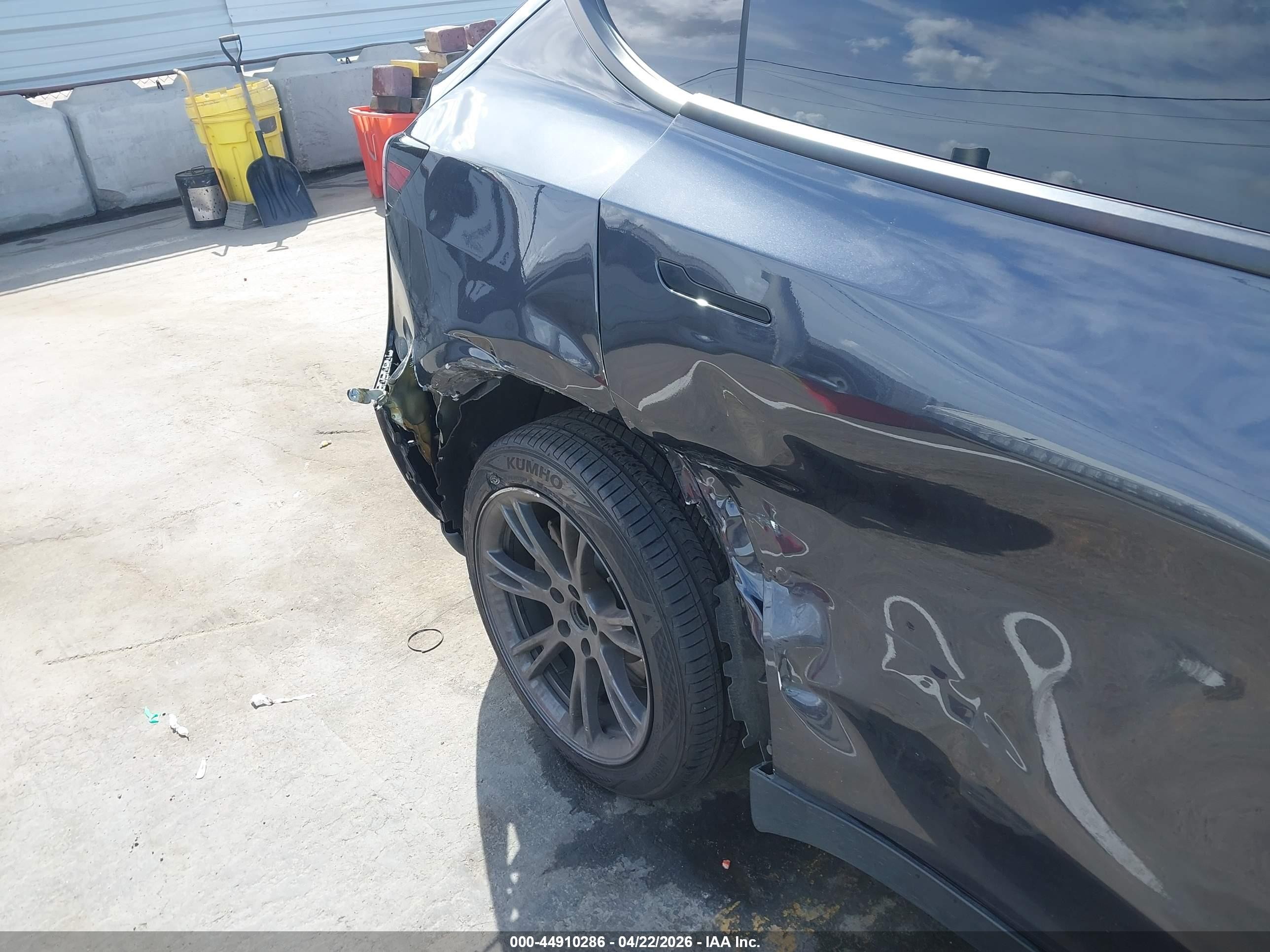 2024 Tesla Model Y Long Range Single Motor Rear-wheel Drive/rwd Black vin: 7SAYGDED1RF199482