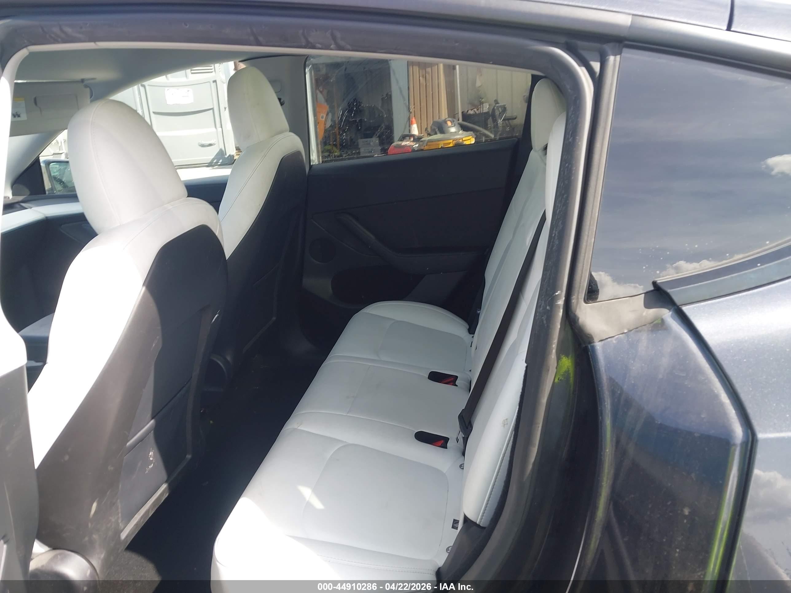 2024 Tesla Model Y Long Range Single Motor Rear-wheel Drive/rwd Black vin: 7SAYGDED1RF199482