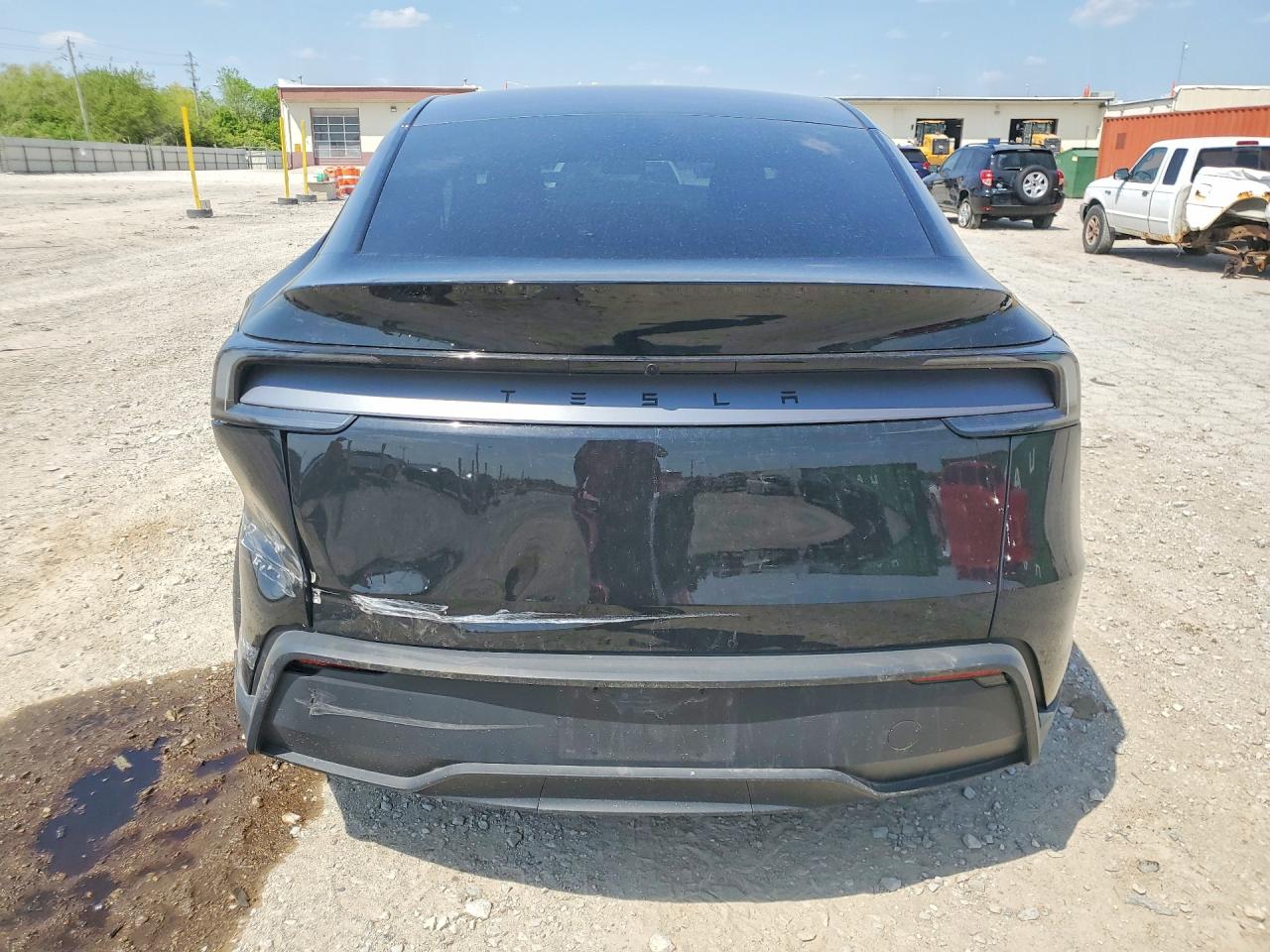 2026 Tesla Model Y Black vin: 7SAYGDED2TF421843