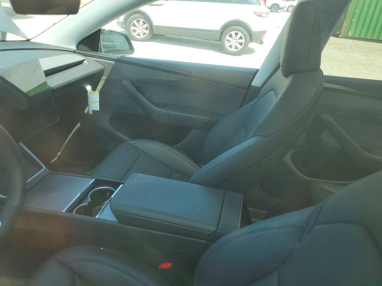 2026 Tesla Model Y Black vin: 7SAYGDED2TF421843