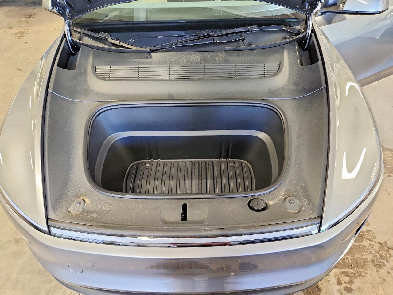 2026 Tesla Model Y Silver vin: 7SAYGDED2TF585996