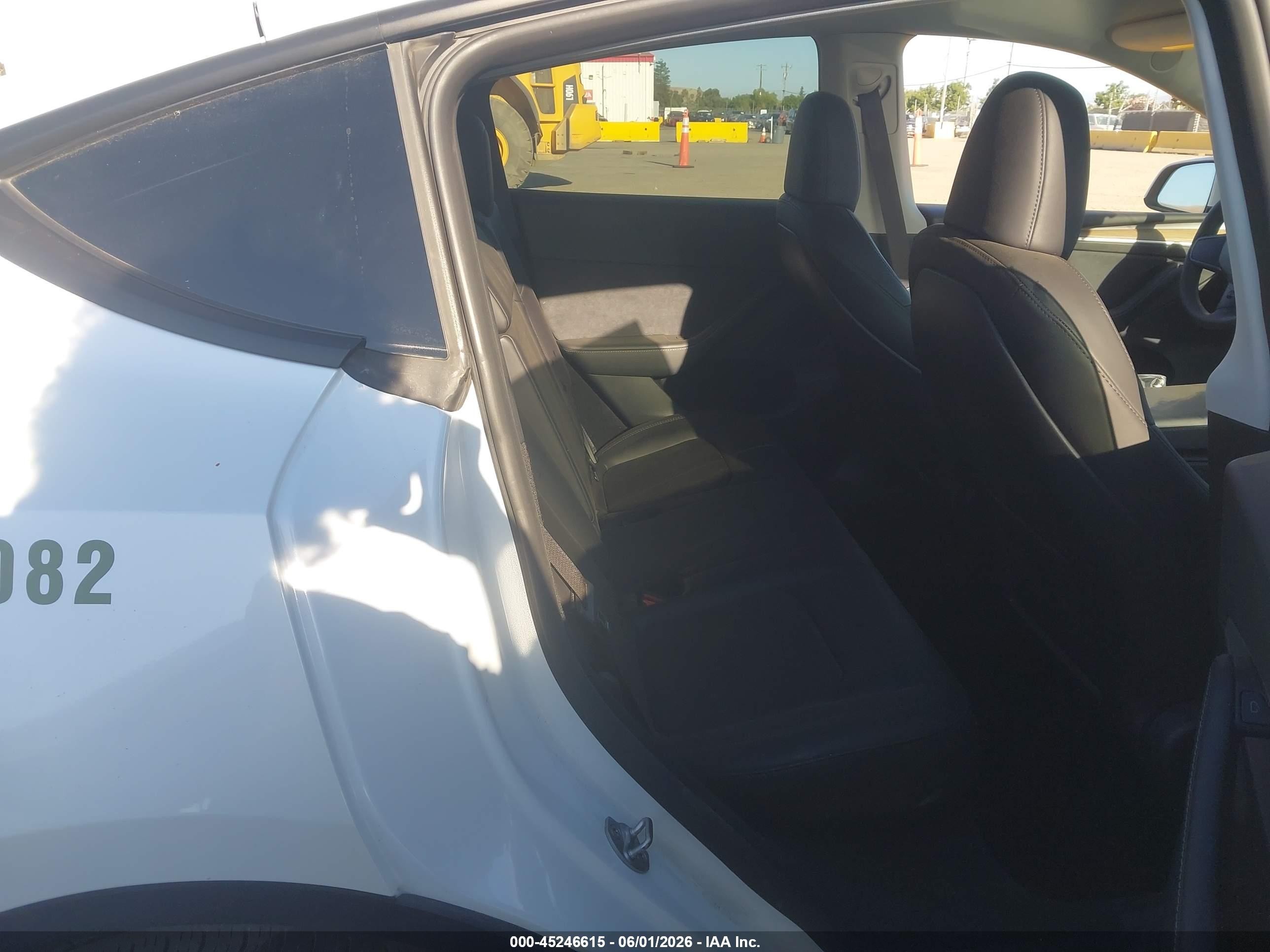 2023 Tesla Model Y Rwd Белый vin: 7SAYGDED3PF950241
