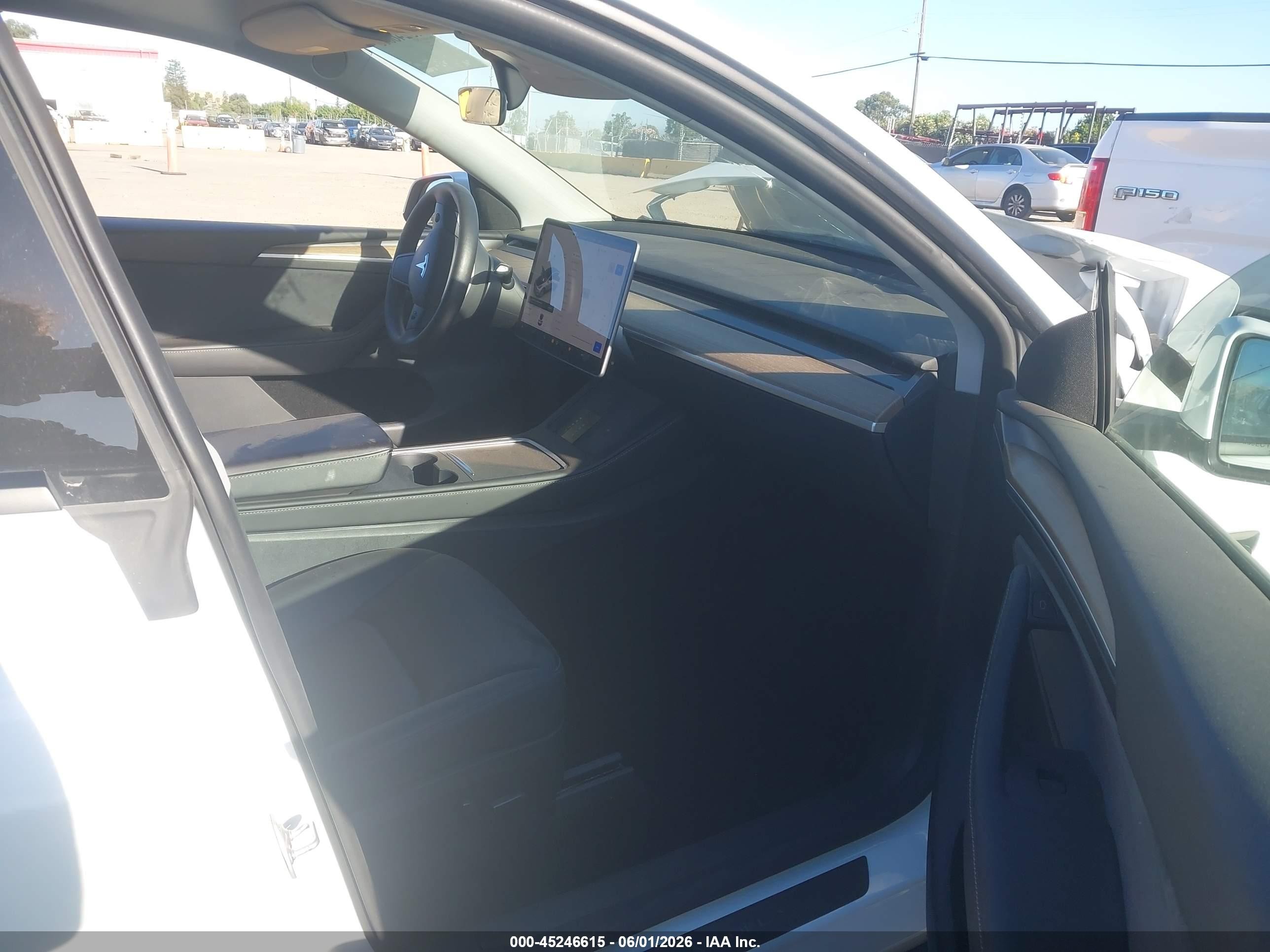 2023 Tesla Model Y Rwd Белый vin: 7SAYGDED3PF950241