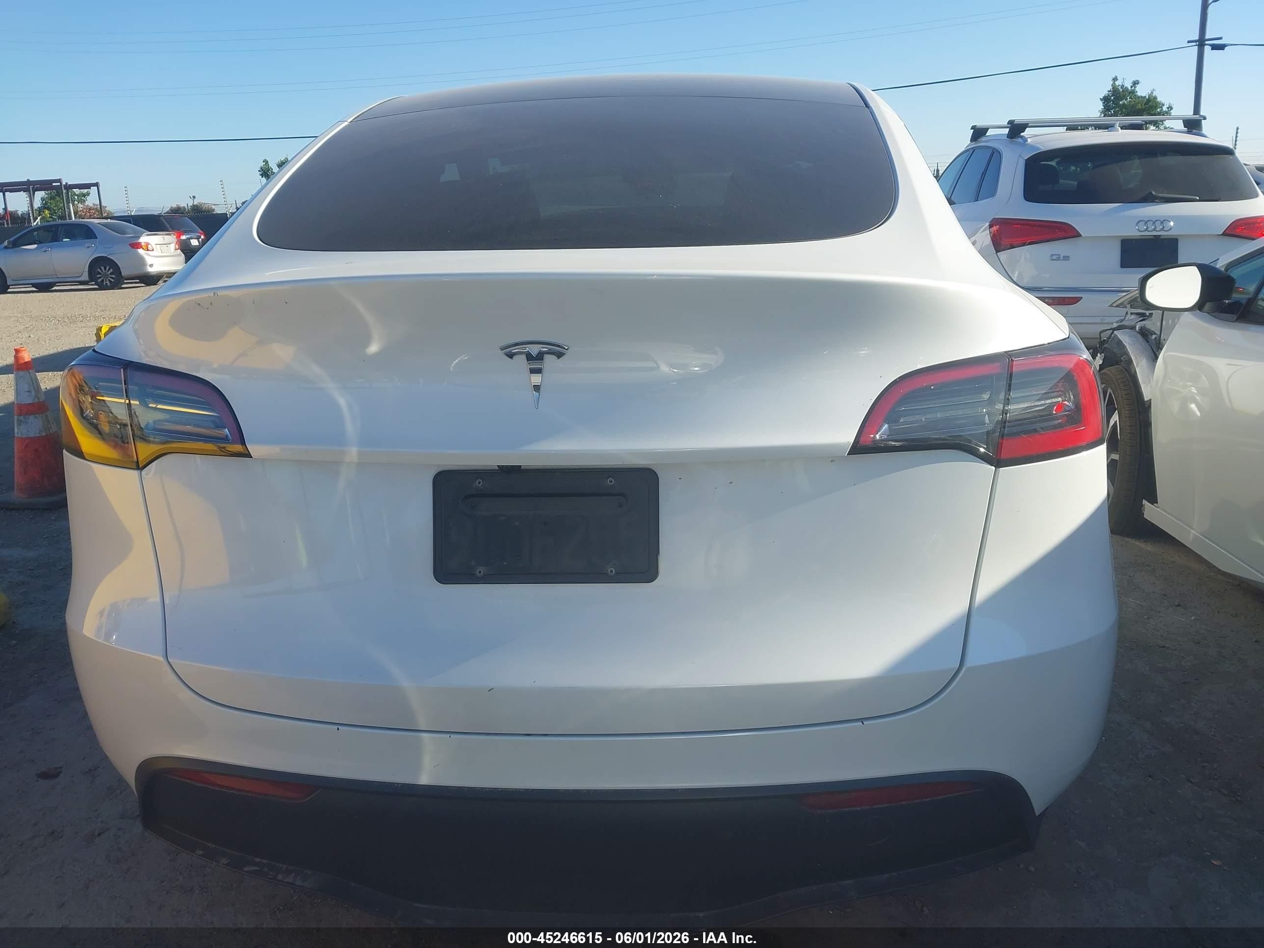 2023 Tesla Model Y Rwd Белый vin: 7SAYGDED3PF950241
