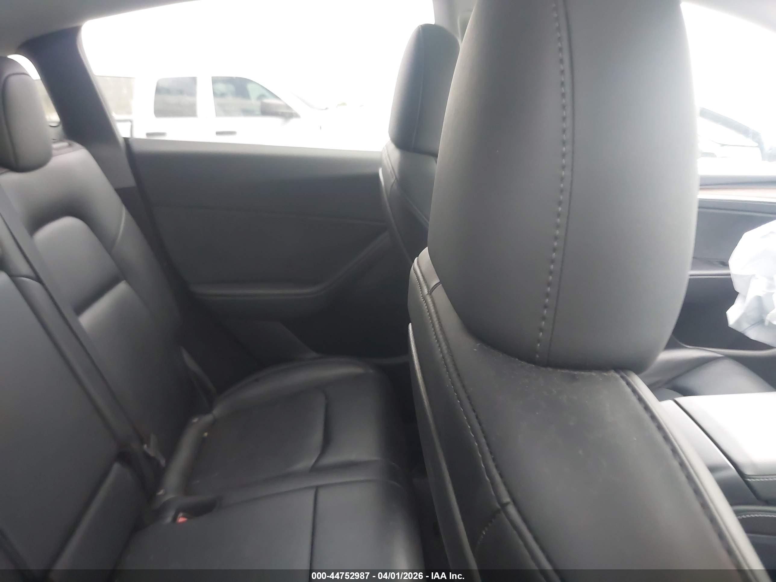 2024 Tesla Model Y Long Range Single Motor Rear-wheel Drive/rwd Red vin: 7SAYGDED3RF113881