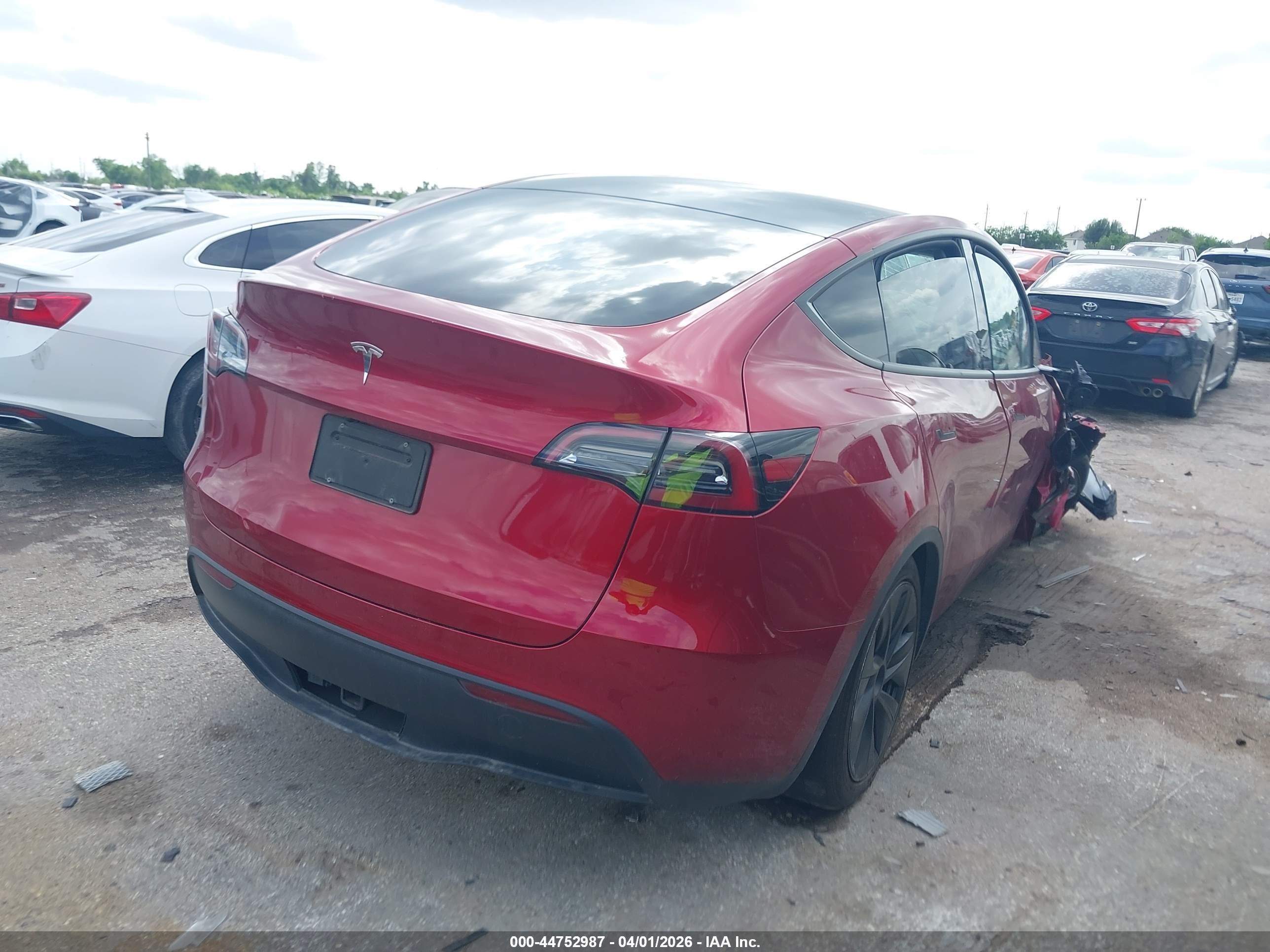 2024 Tesla Model Y Long Range Single Motor Rear-wheel Drive/rwd Red vin: 7SAYGDED3RF113881