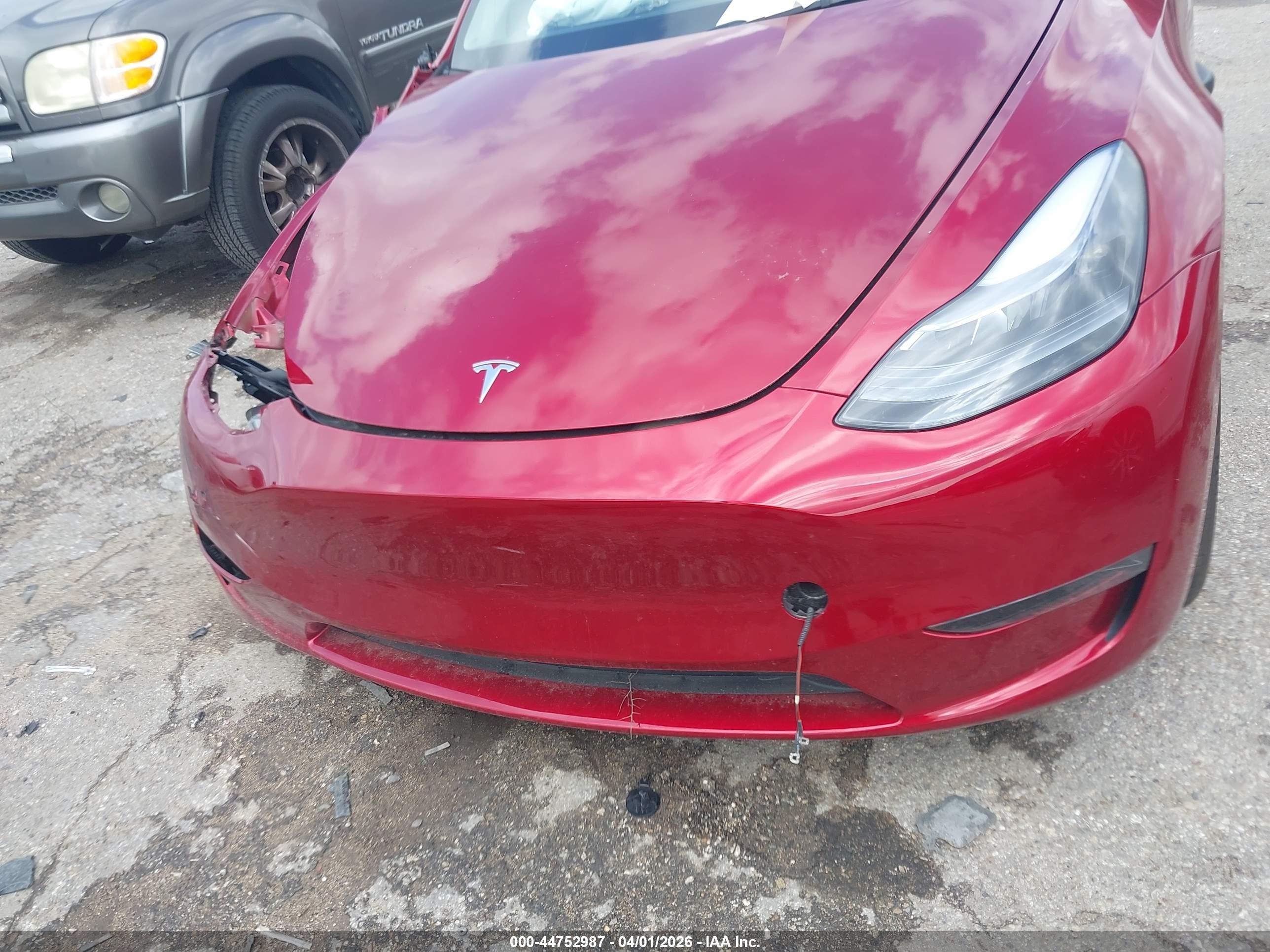 2024 Tesla Model Y Long Range Single Motor Rear-wheel Drive/rwd Red vin: 7SAYGDED3RF113881