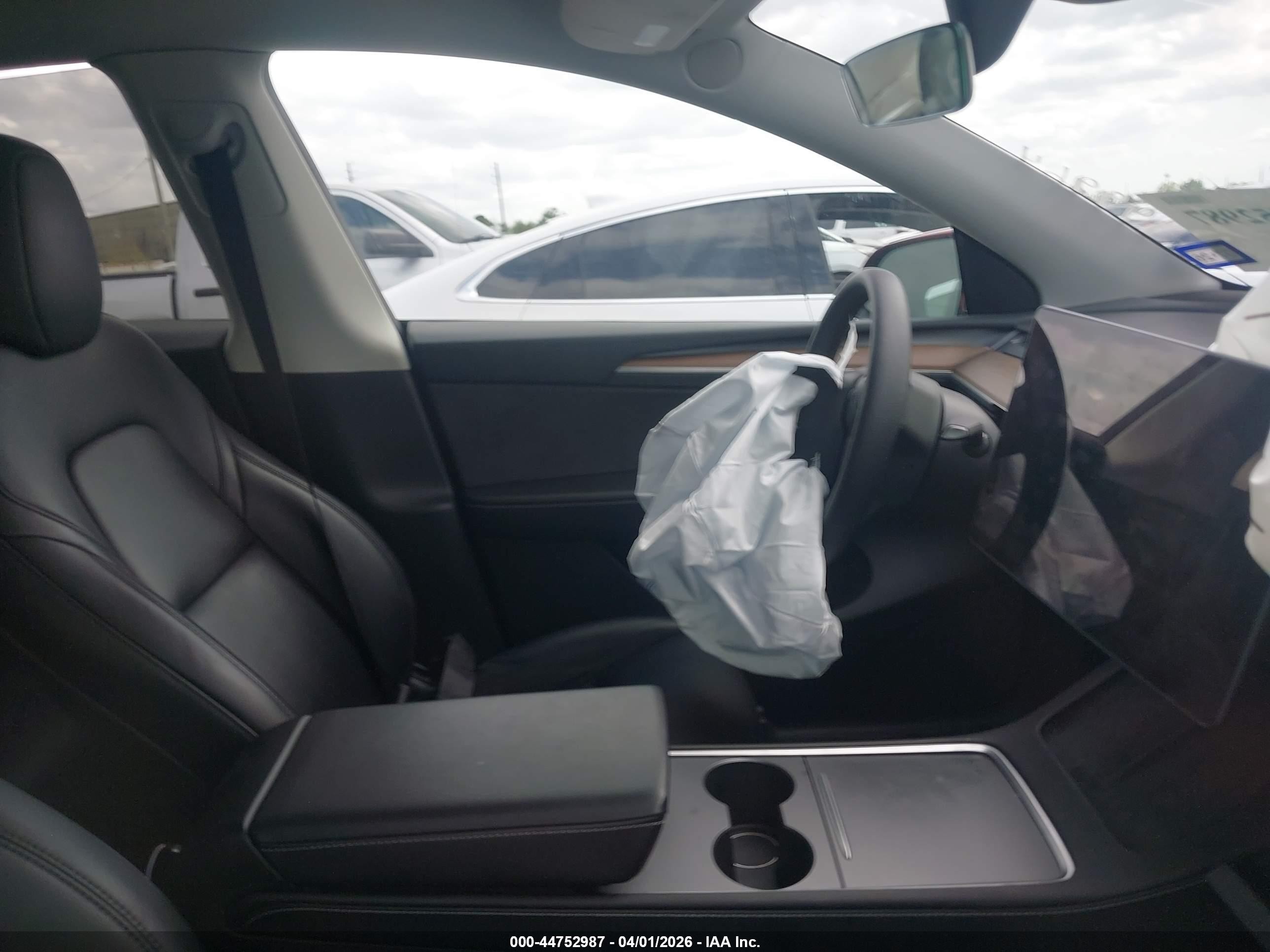 2024 Tesla Model Y Long Range Single Motor Rear-wheel Drive/rwd Red vin: 7SAYGDED3RF113881