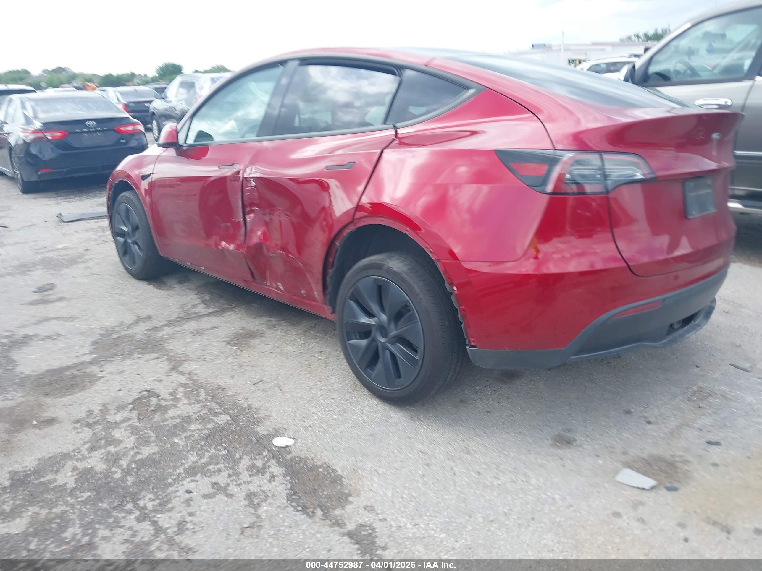 2024 Tesla Model Y Long Range Single Motor Rear-wheel Drive/rwd Red vin: 7SAYGDED3RF113881