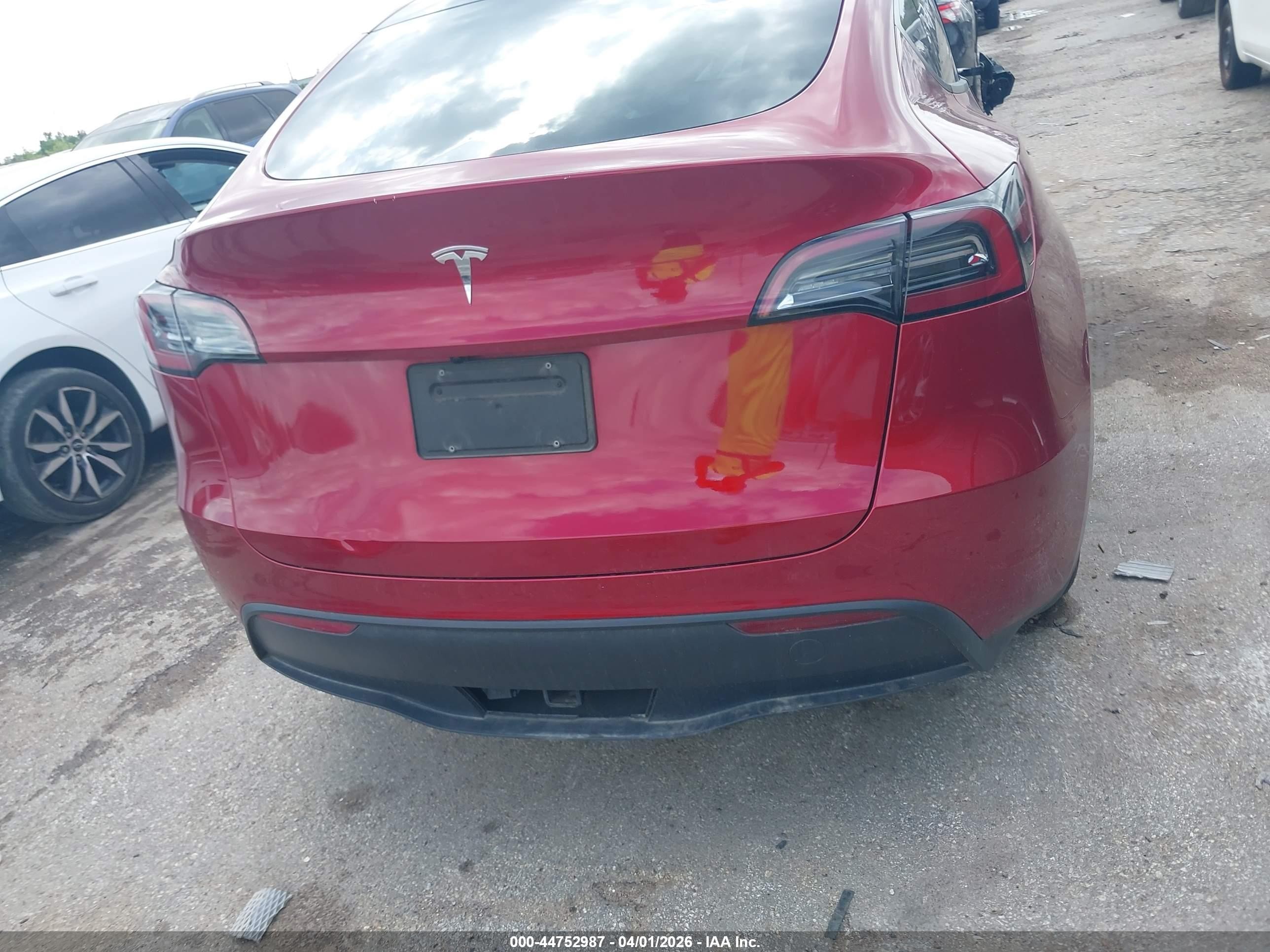2024 Tesla Model Y Long Range Single Motor Rear-wheel Drive/rwd Red vin: 7SAYGDED3RF113881