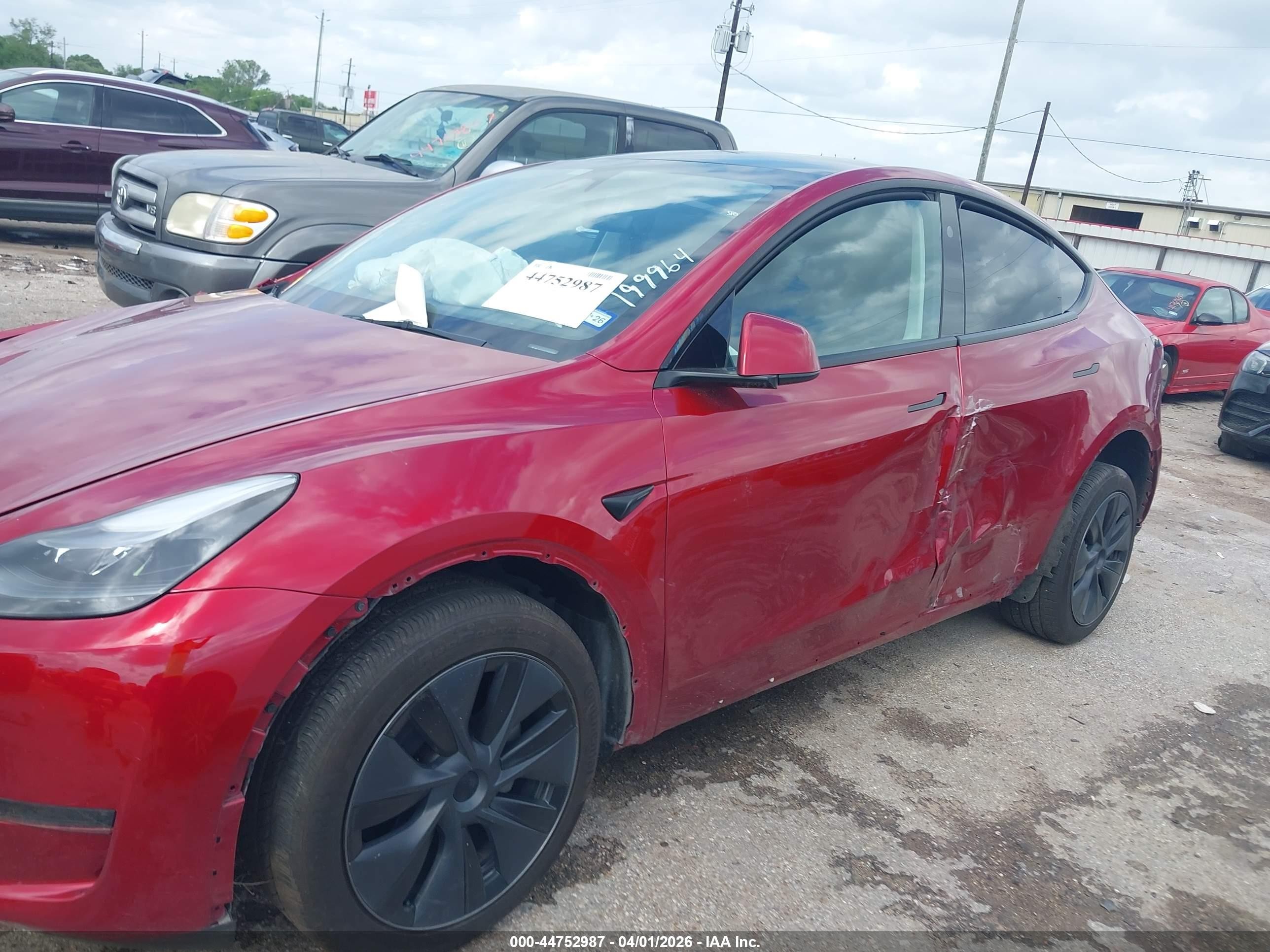 2024 Tesla Model Y Long Range Single Motor Rear-wheel Drive/rwd Red vin: 7SAYGDED3RF113881