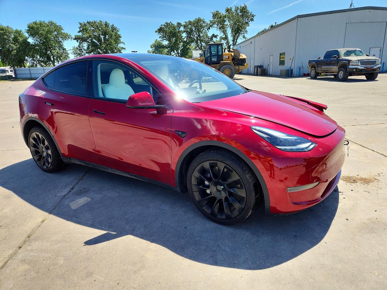 2025 Tesla Model Y Красный vin: 7SAYGDED3SF234979