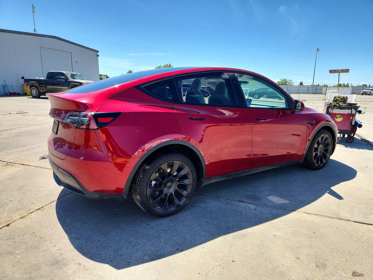 2025 Tesla Model Y Красный vin: 7SAYGDED3SF234979