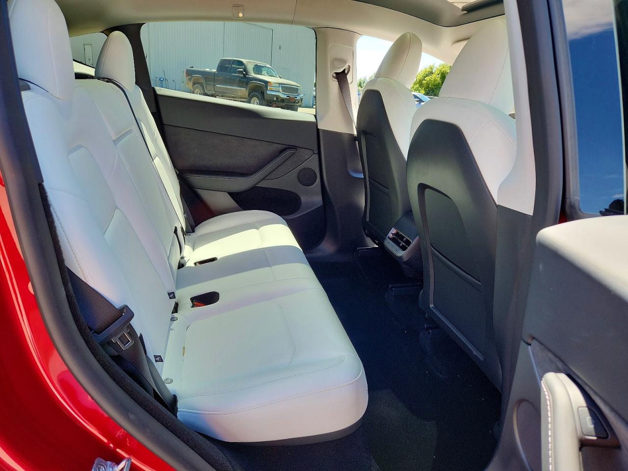 2025 Tesla Model Y Красный vin: 7SAYGDED3SF234979