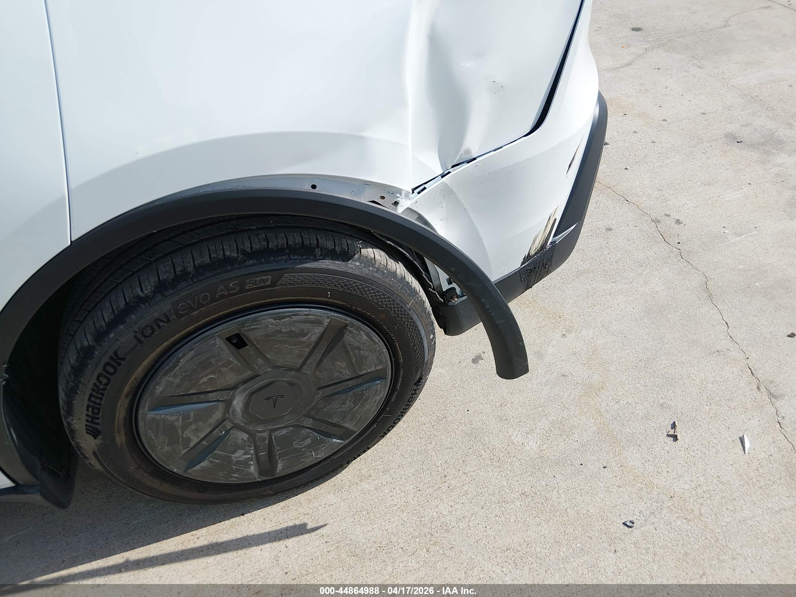 2026 Tesla Model Y Premium Rear-wheel Drive/standard Rear-wheel Drive White vin: 7SAYGDED4TA593109