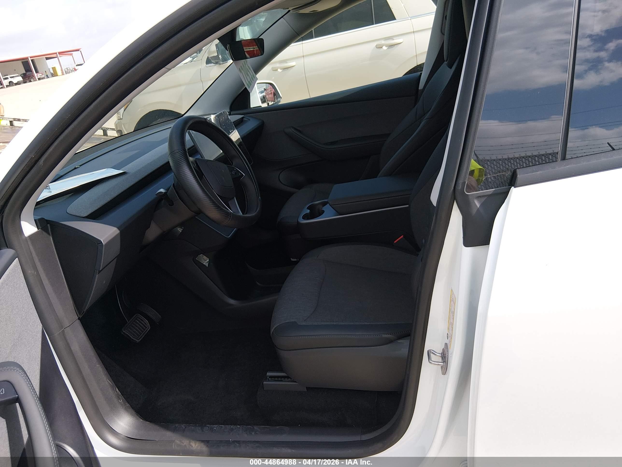 2026 Tesla Model Y Premium Rear-wheel Drive/standard Rear-wheel Drive White vin: 7SAYGDED4TA593109