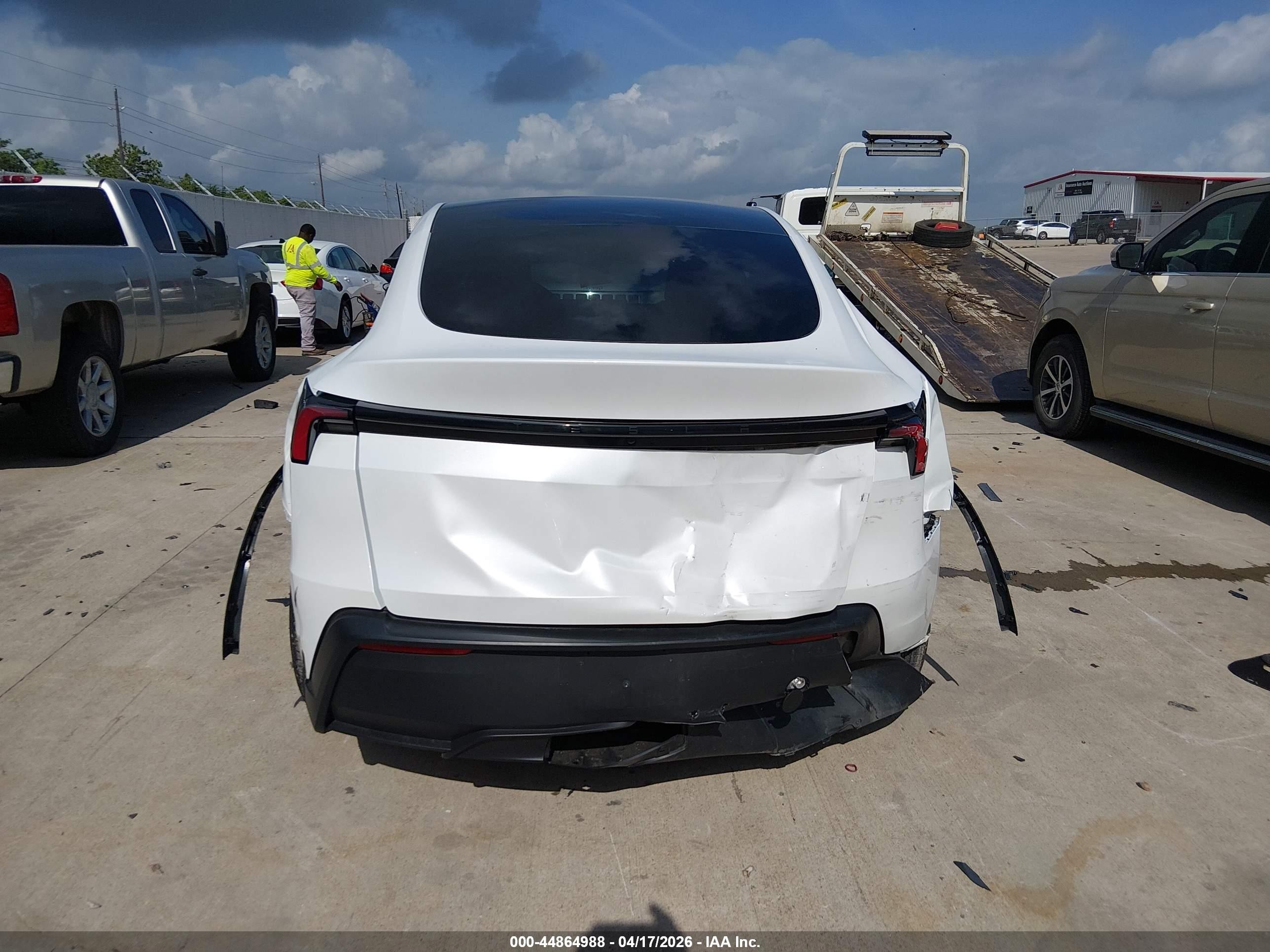 2026 Tesla Model Y Premium Rear-wheel Drive/standard Rear-wheel Drive White vin: 7SAYGDED4TA593109