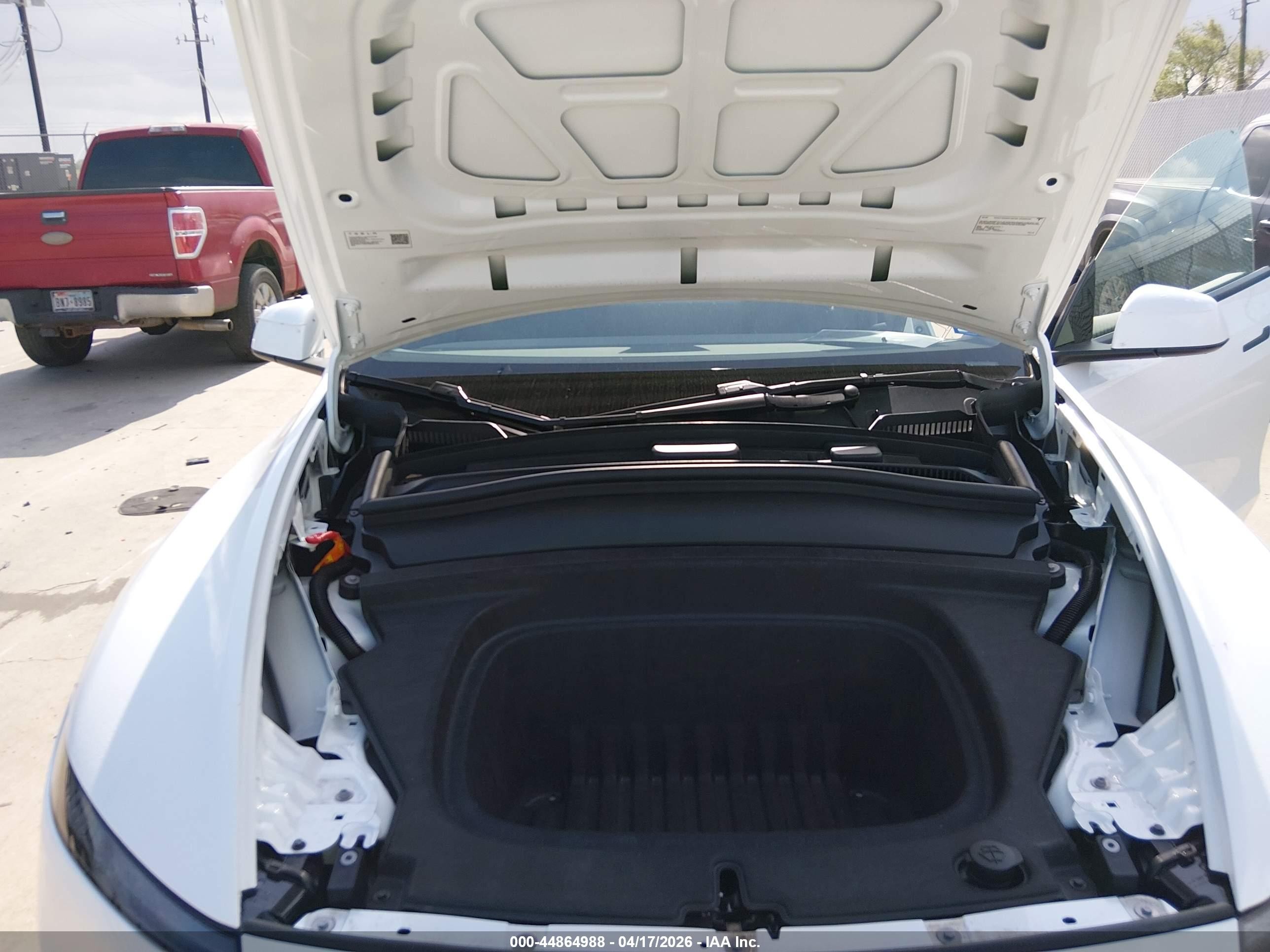 2026 Tesla Model Y Premium Rear-wheel Drive/standard Rear-wheel Drive White vin: 7SAYGDED4TA593109