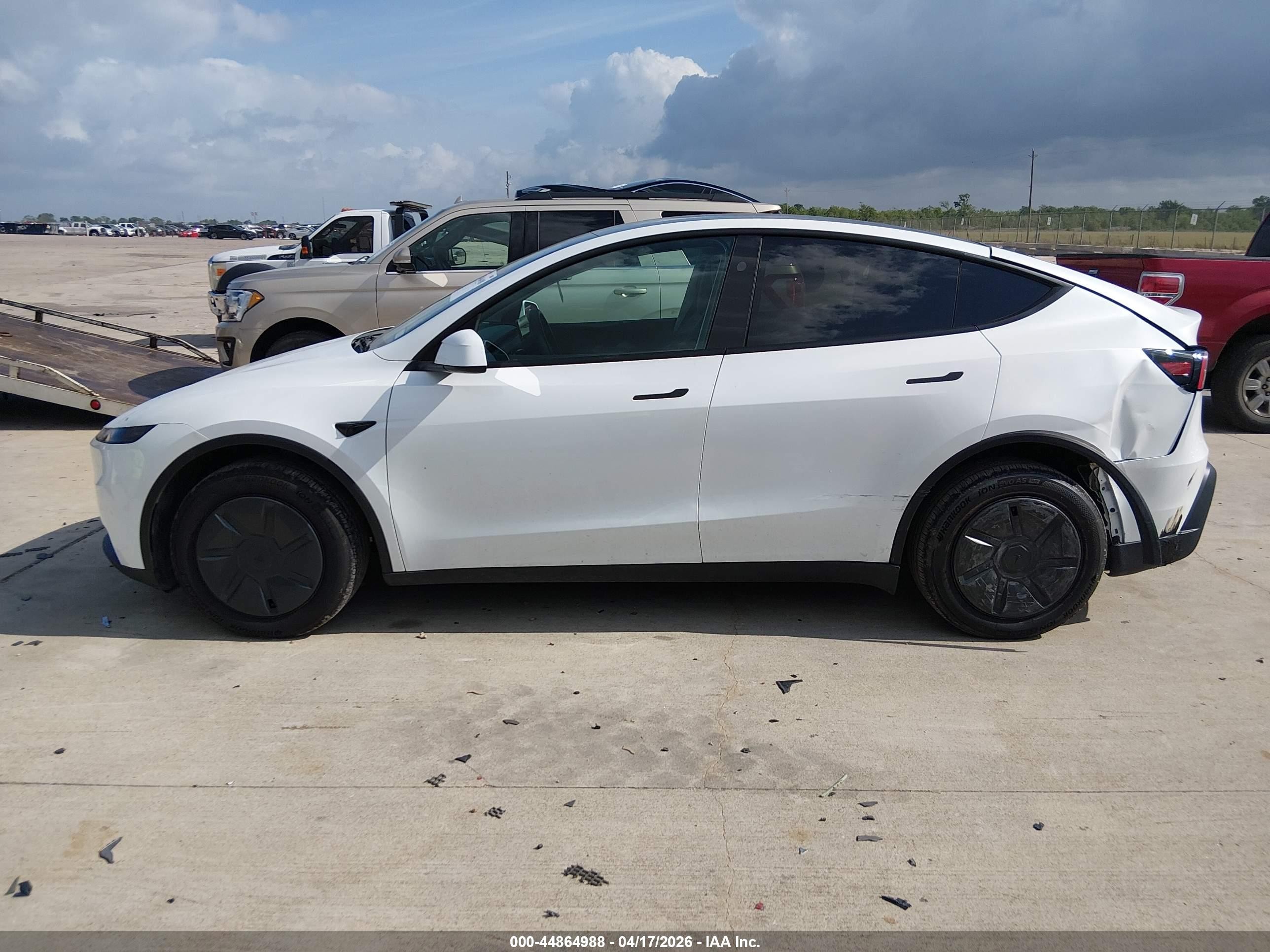 2026 Tesla Model Y Premium Rear-wheel Drive/standard Rear-wheel Drive White vin: 7SAYGDED4TA593109