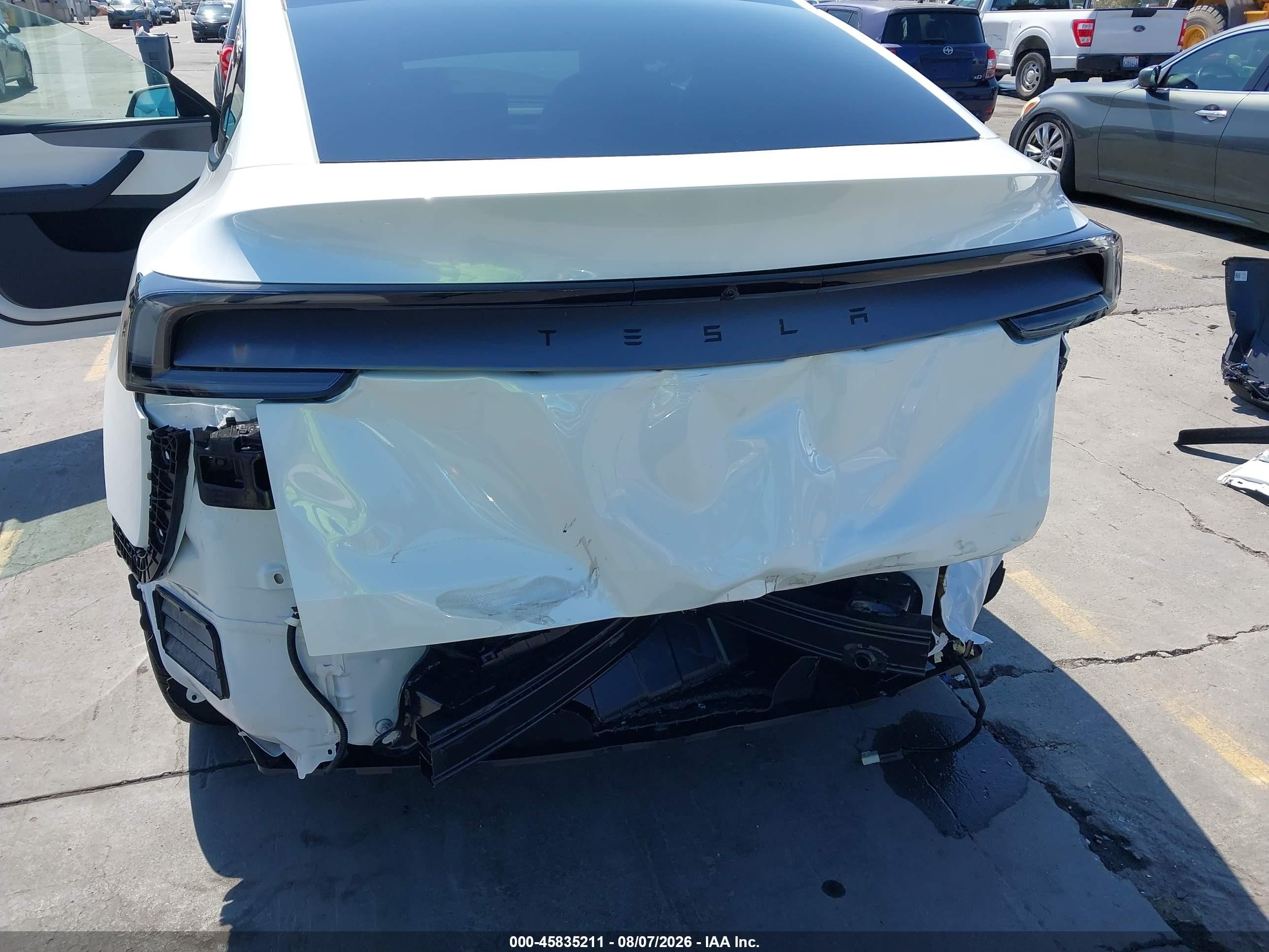 2026 Tesla Model Y Premium Rear-wheel Drive/rear-wheel Drive Белый vin: 7SAYGDED4TF632882