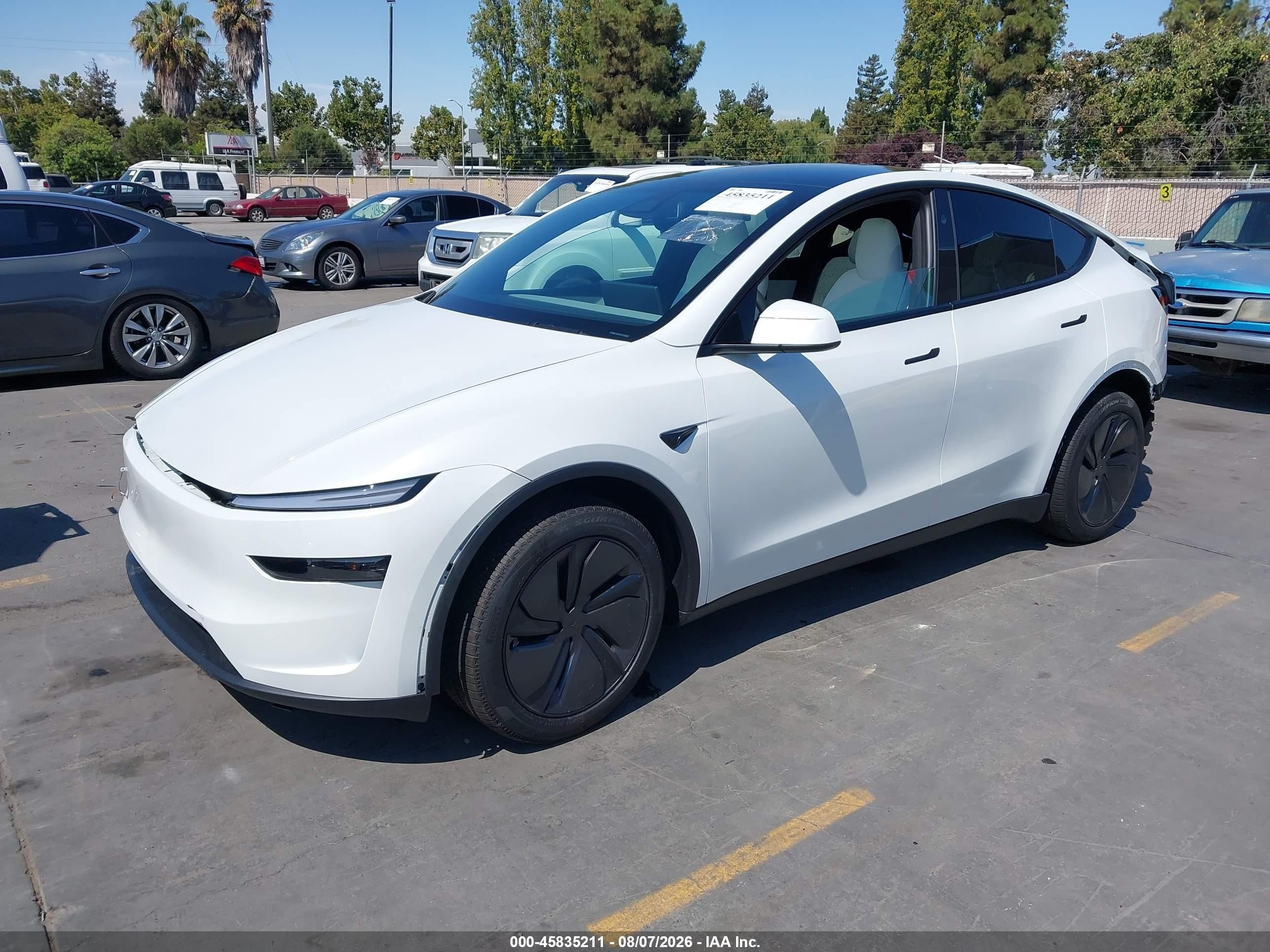2026 Tesla Model Y Premium Rear-wheel Drive/rear-wheel Drive Белый vin: 7SAYGDED4TF632882