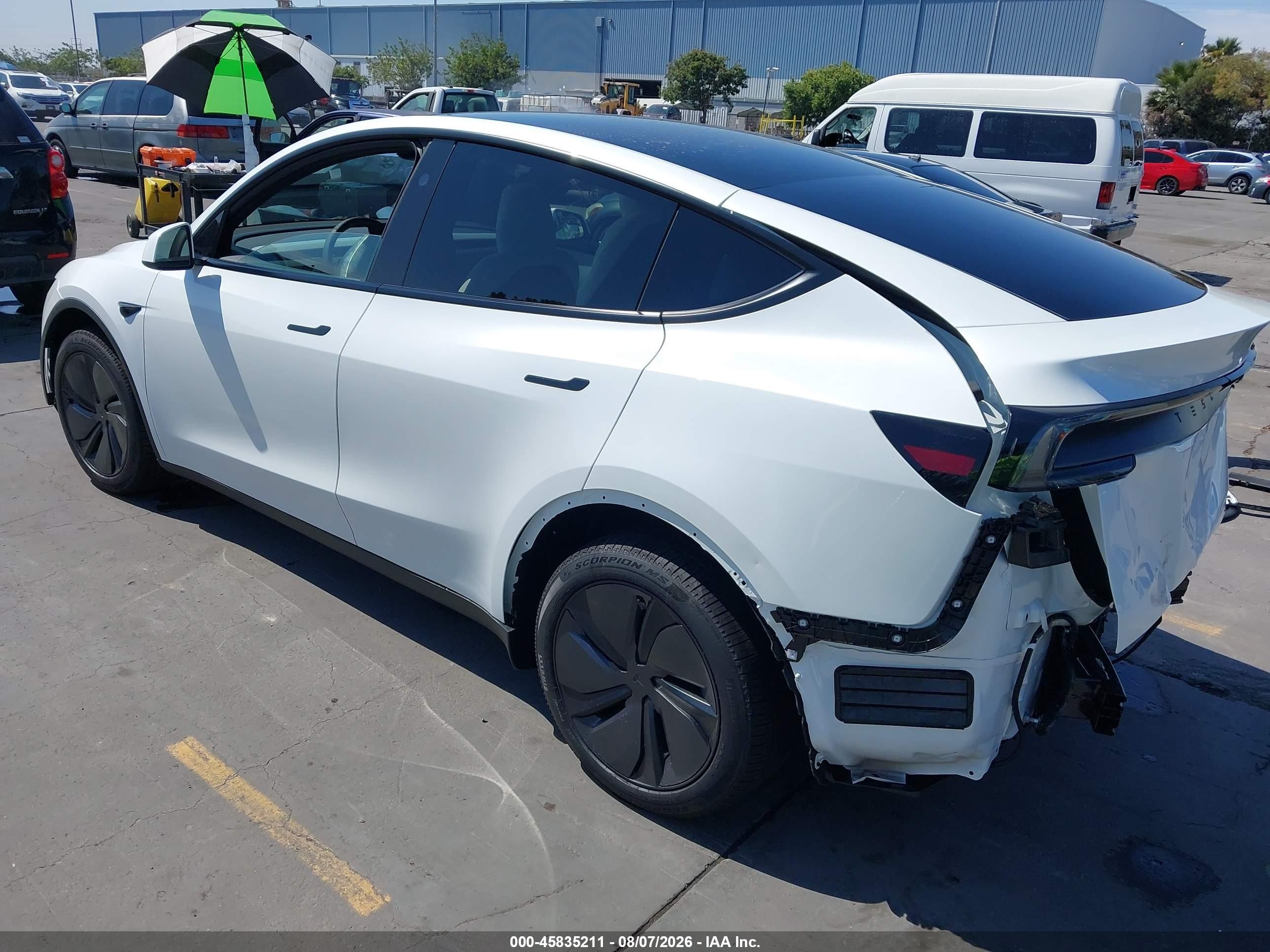 2026 Tesla Model Y Premium Rear-wheel Drive/rear-wheel Drive Белый vin: 7SAYGDED4TF632882
