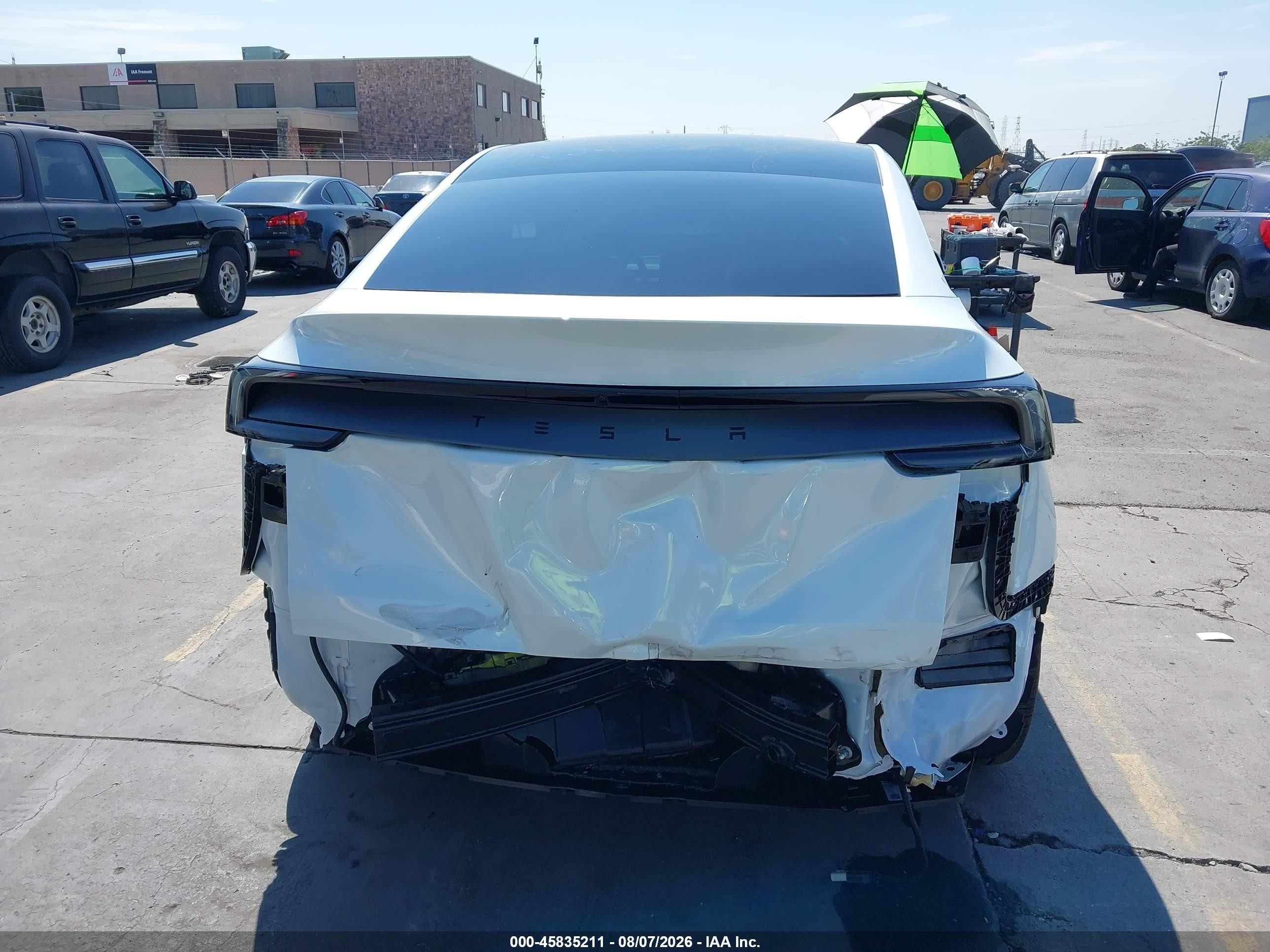 2026 Tesla Model Y Premium Rear-wheel Drive/rear-wheel Drive Белый vin: 7SAYGDED4TF632882