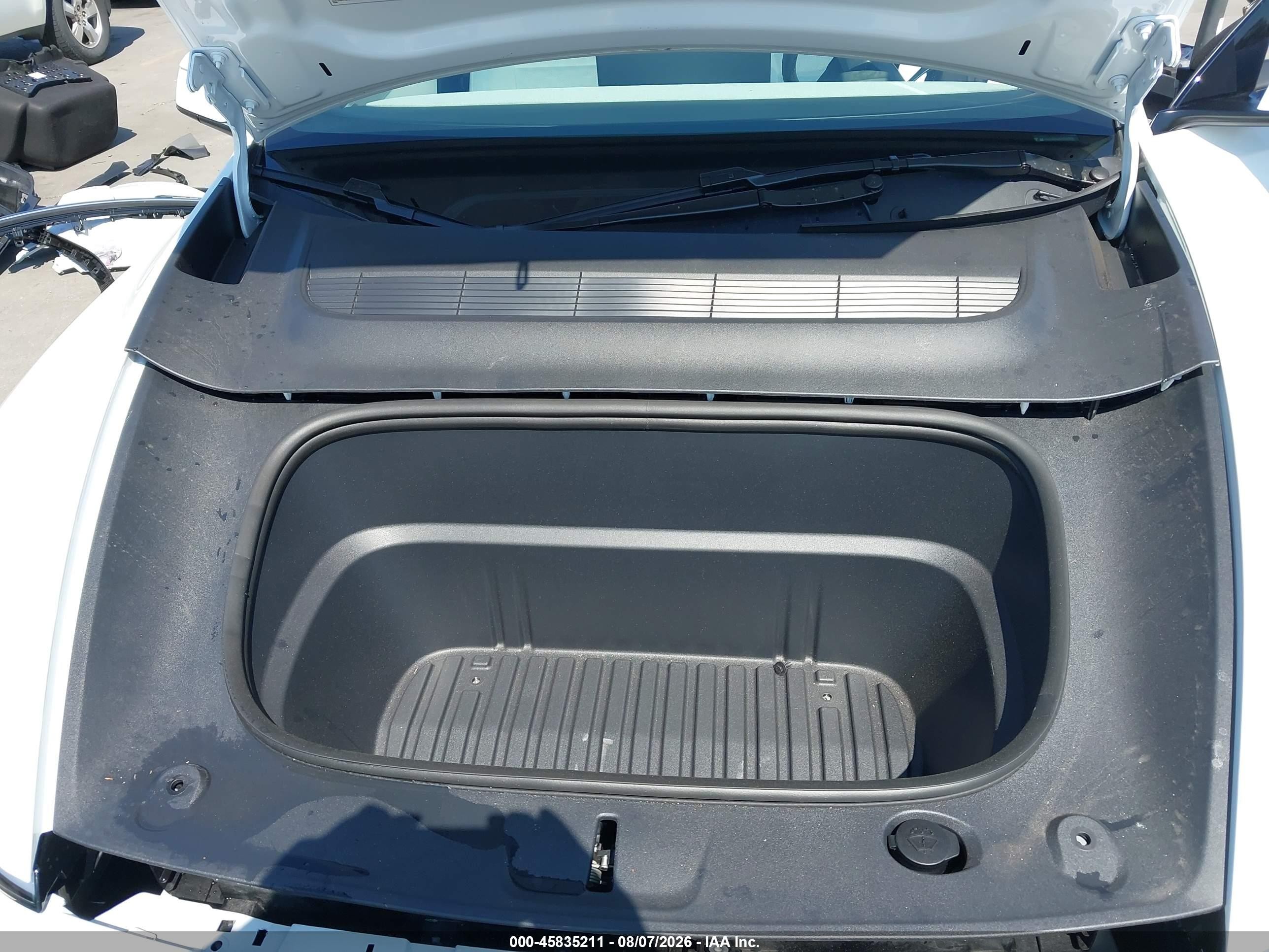 2026 Tesla Model Y Premium Rear-wheel Drive/rear-wheel Drive Белый vin: 7SAYGDED4TF632882