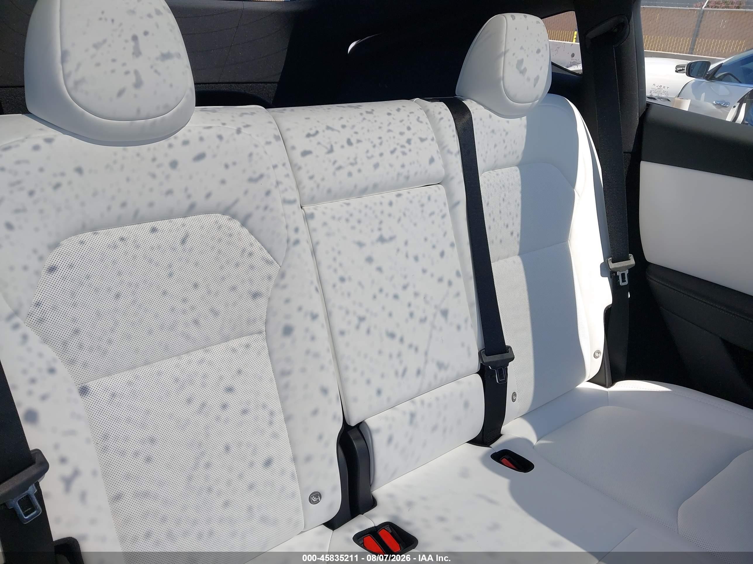 2026 Tesla Model Y Premium Rear-wheel Drive/rear-wheel Drive Белый vin: 7SAYGDED4TF632882